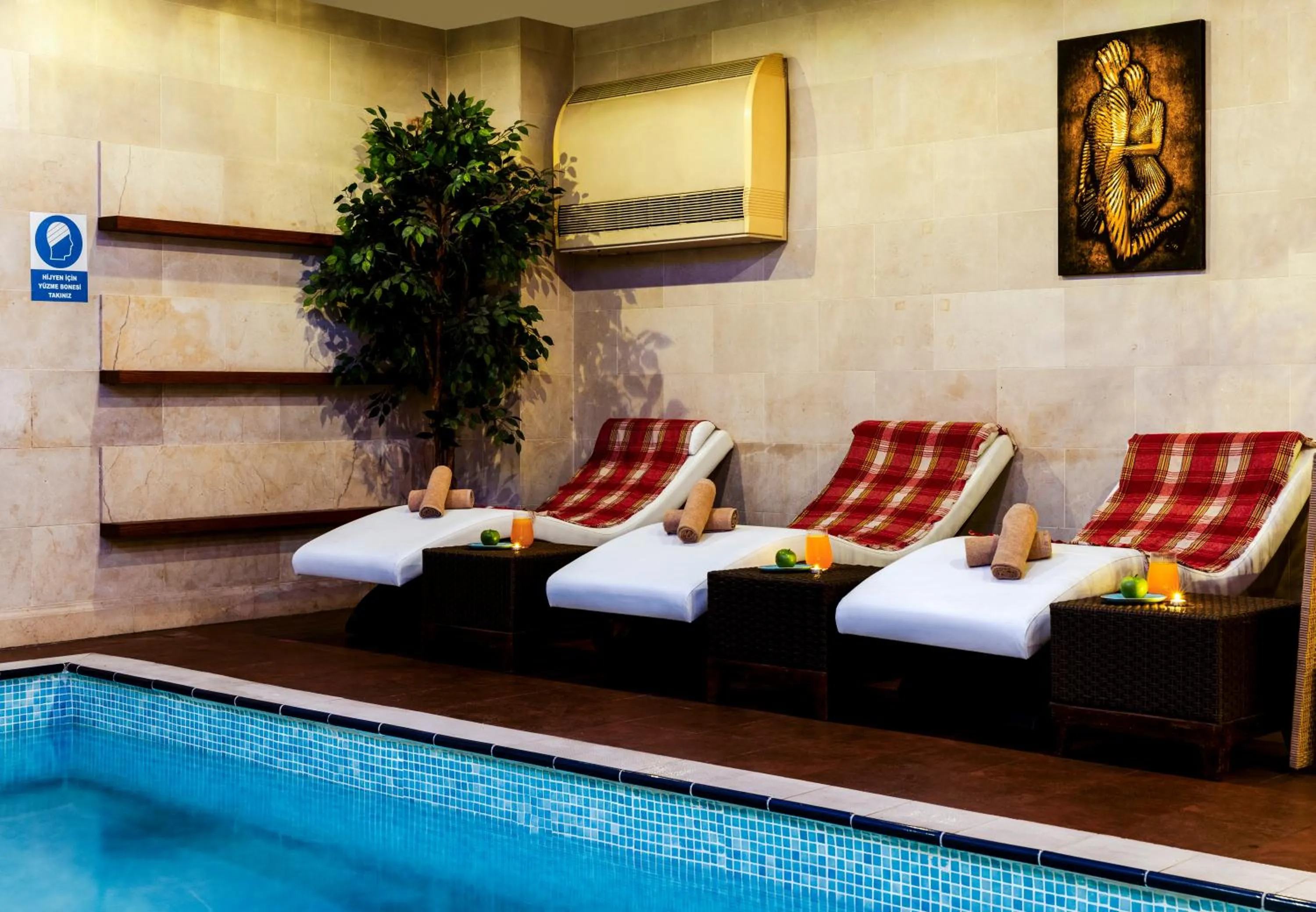 Pool view in Palazzo Donizetti Hotel - Special Class