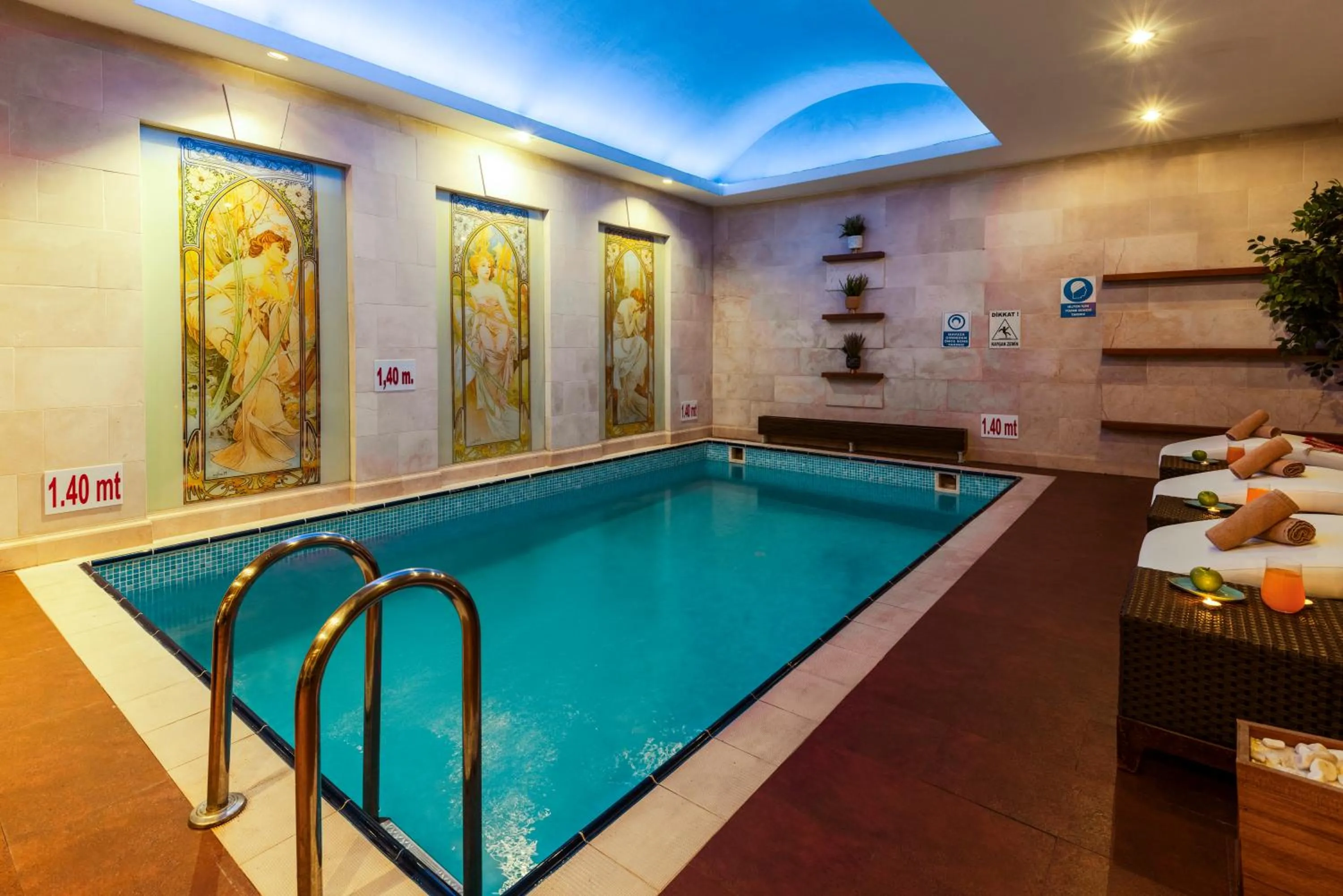 Swimming pool in Palazzo Donizetti Hotel - Special Class