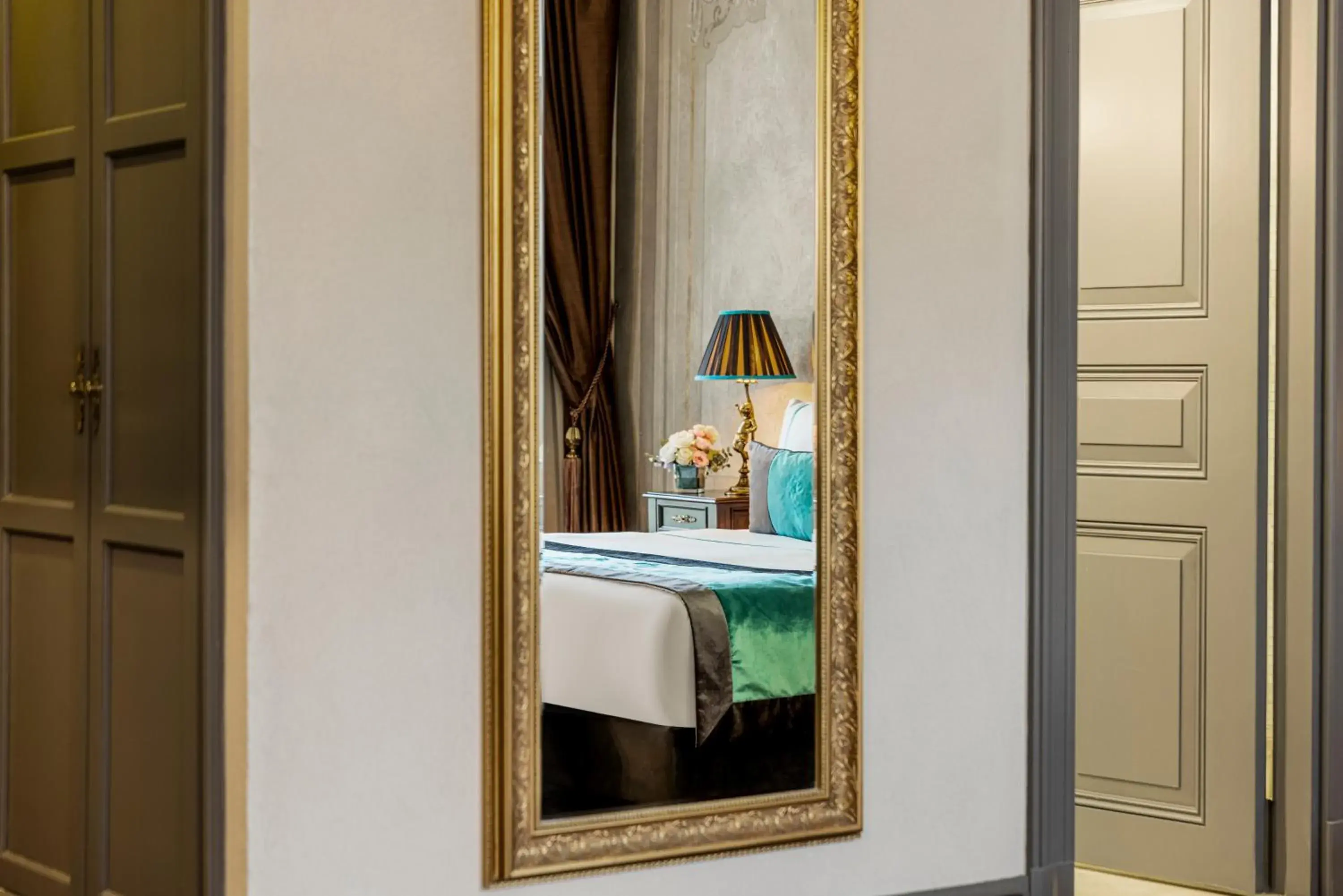 Corner Suite in Palazzo Donizetti Hotel - Special Class Corner Suite in Palazzo Donizetti Hotel - Special Class