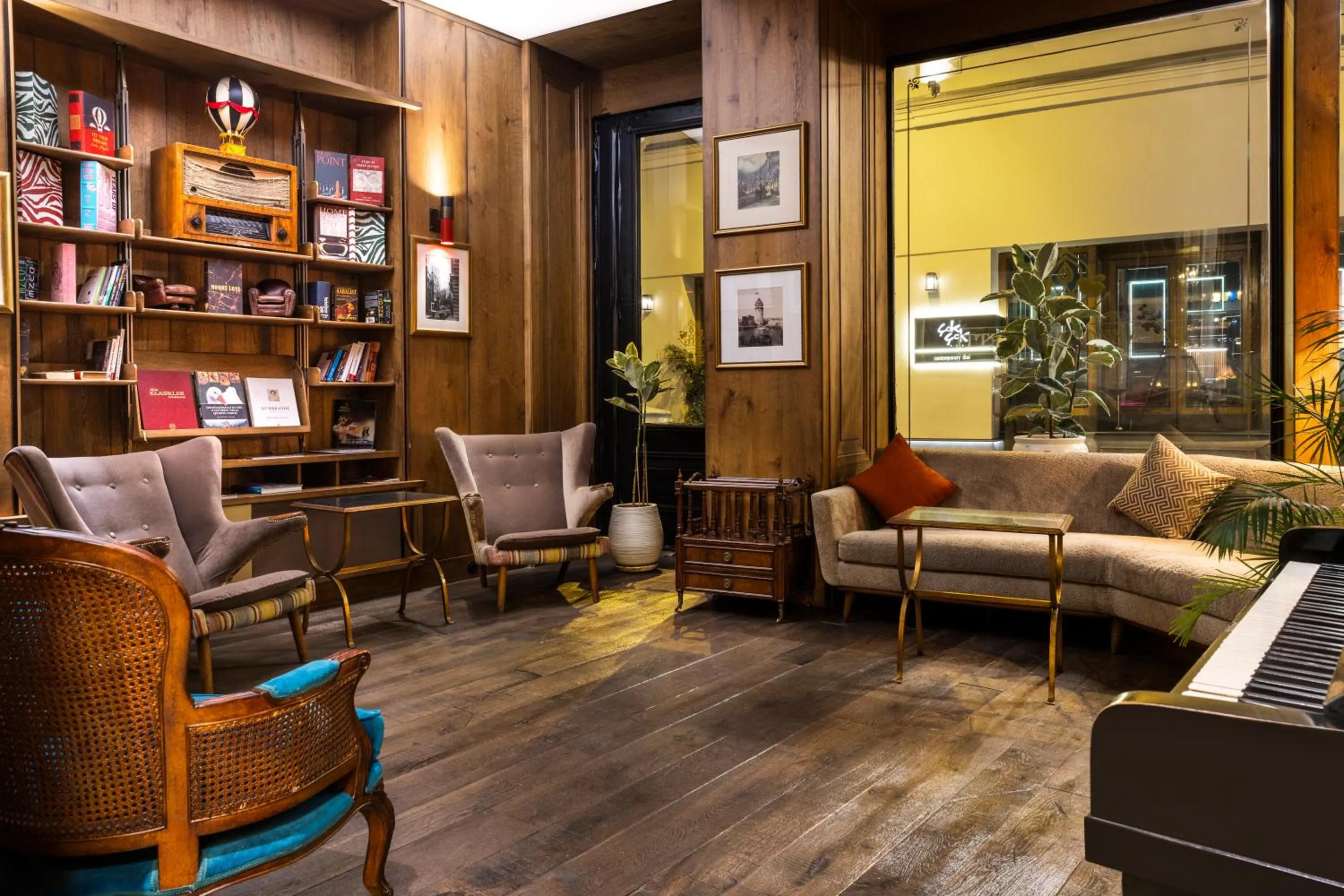 Library in Palazzo Donizetti Hotel - Special Class