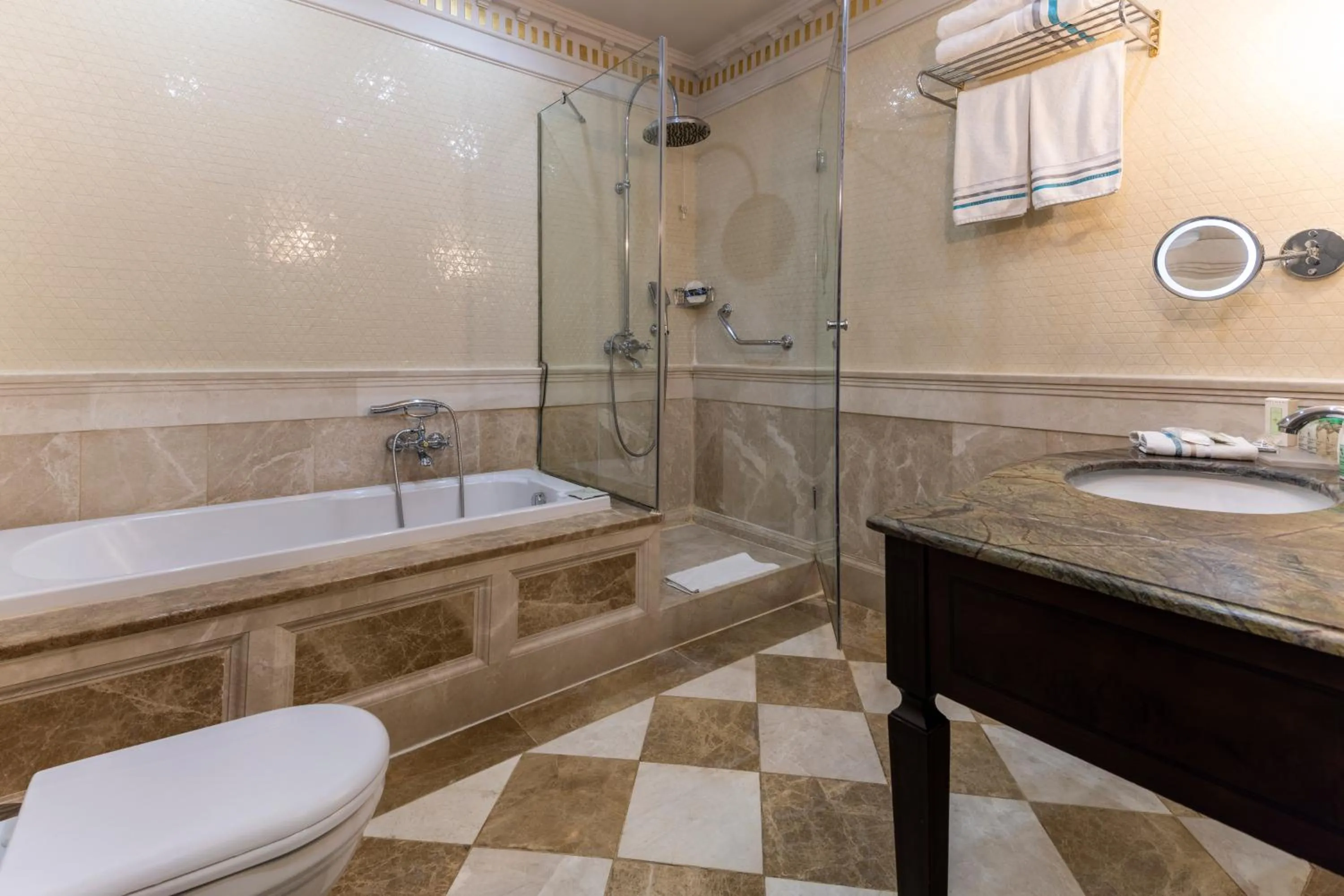Bath in Palazzo Donizetti Hotel - Special Class