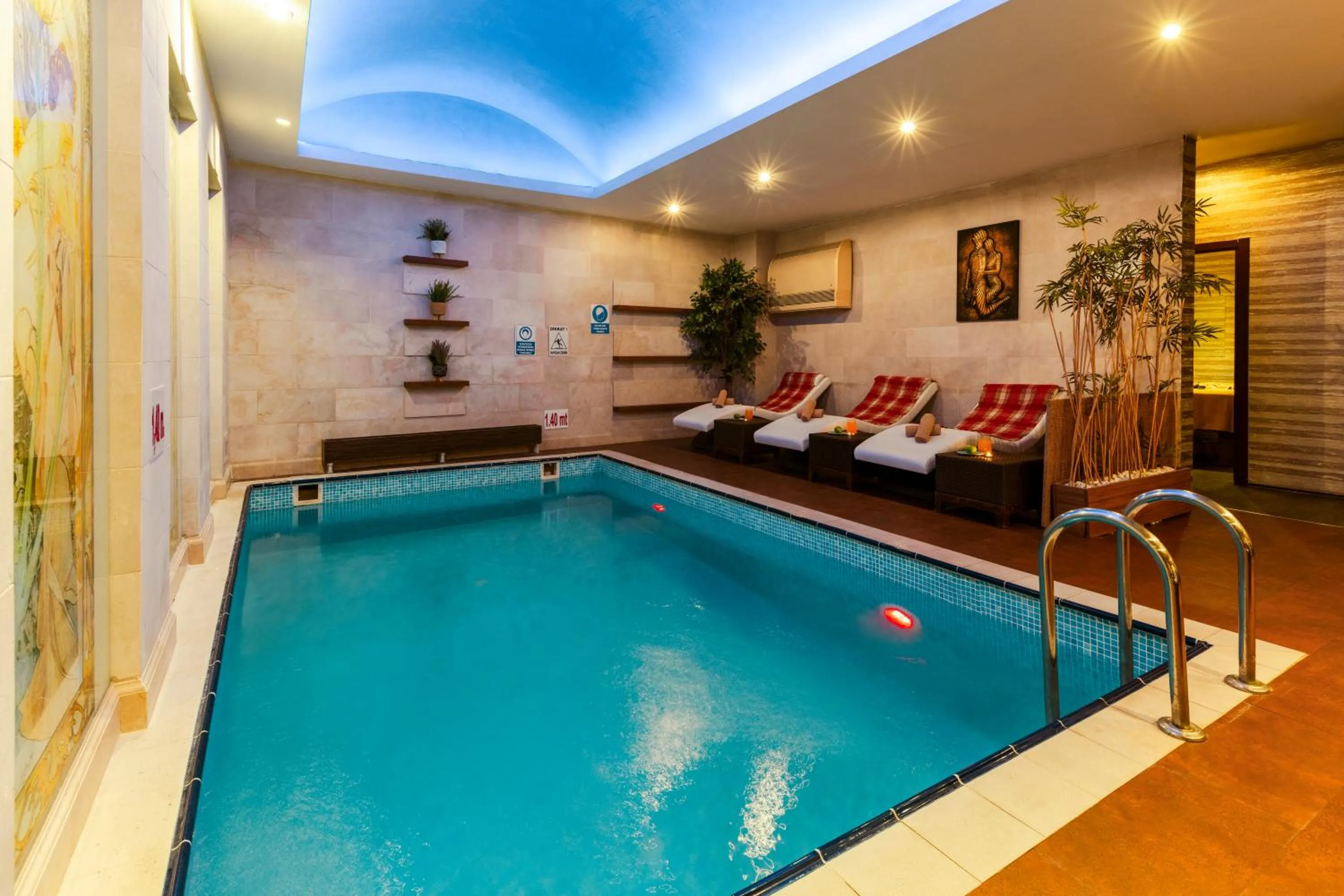 Pool view in Palazzo Donizetti Hotel - Special Class