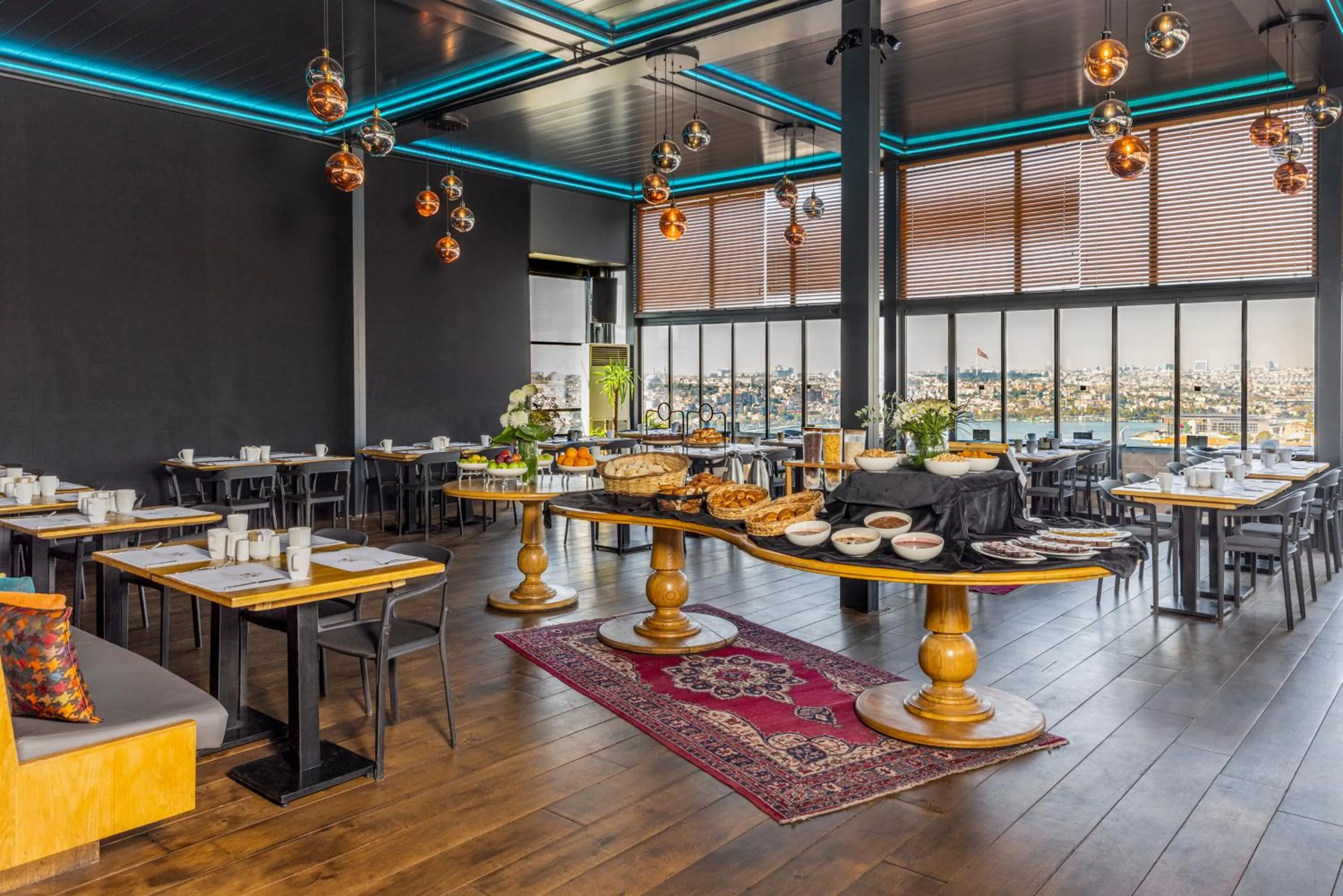 Restaurant/places to eat in Palazzo Donizetti Hotel - Special Class