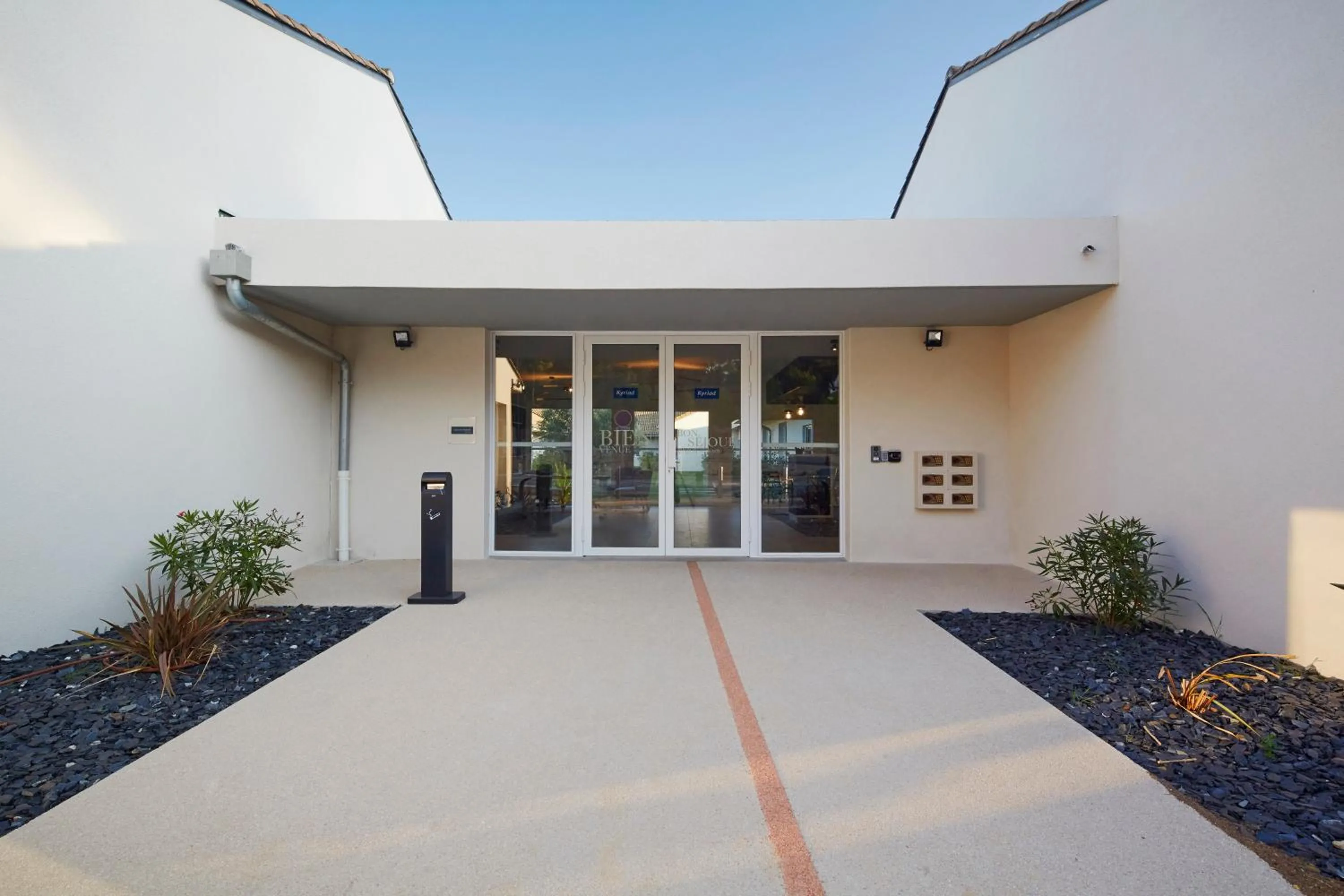 Facade/entrance in Kyriad Résidence Cabriès - Plan de Campagne