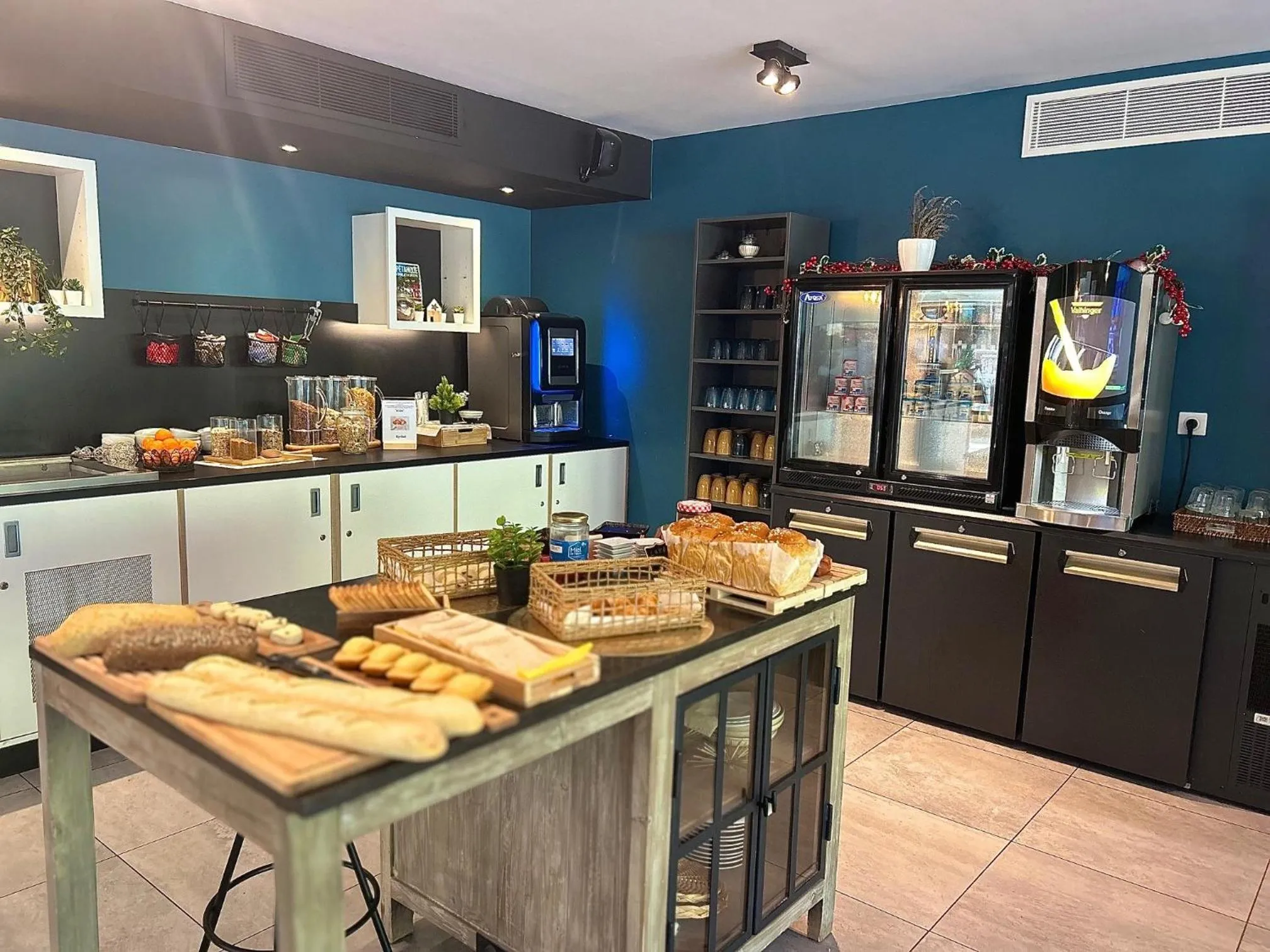 Breakfast in Kyriad Résidence Cabriès - Plan de Campagne