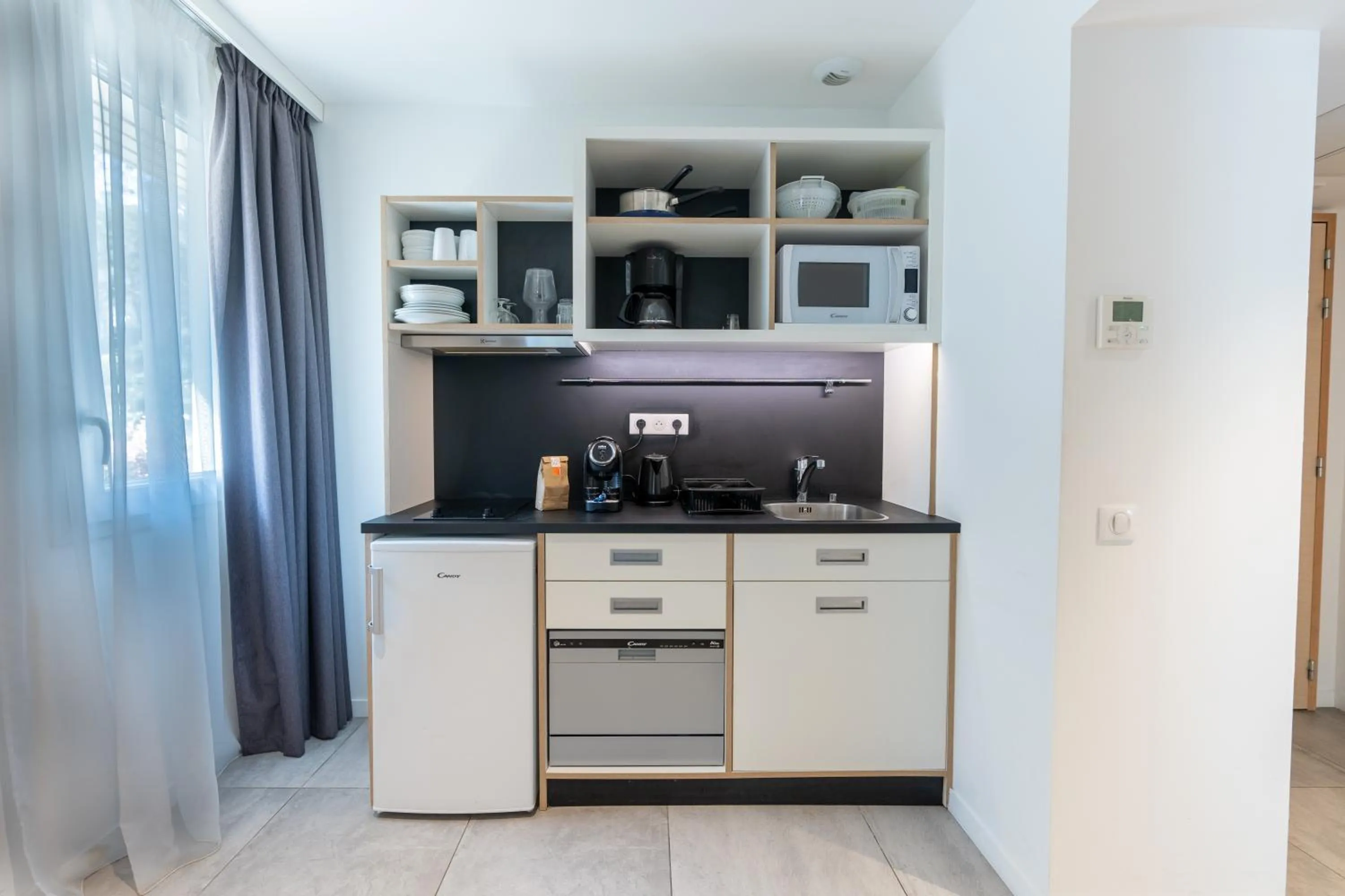 Kitchen or kitchenette in Kyriad Résidence Cabriès - Plan de Campagne