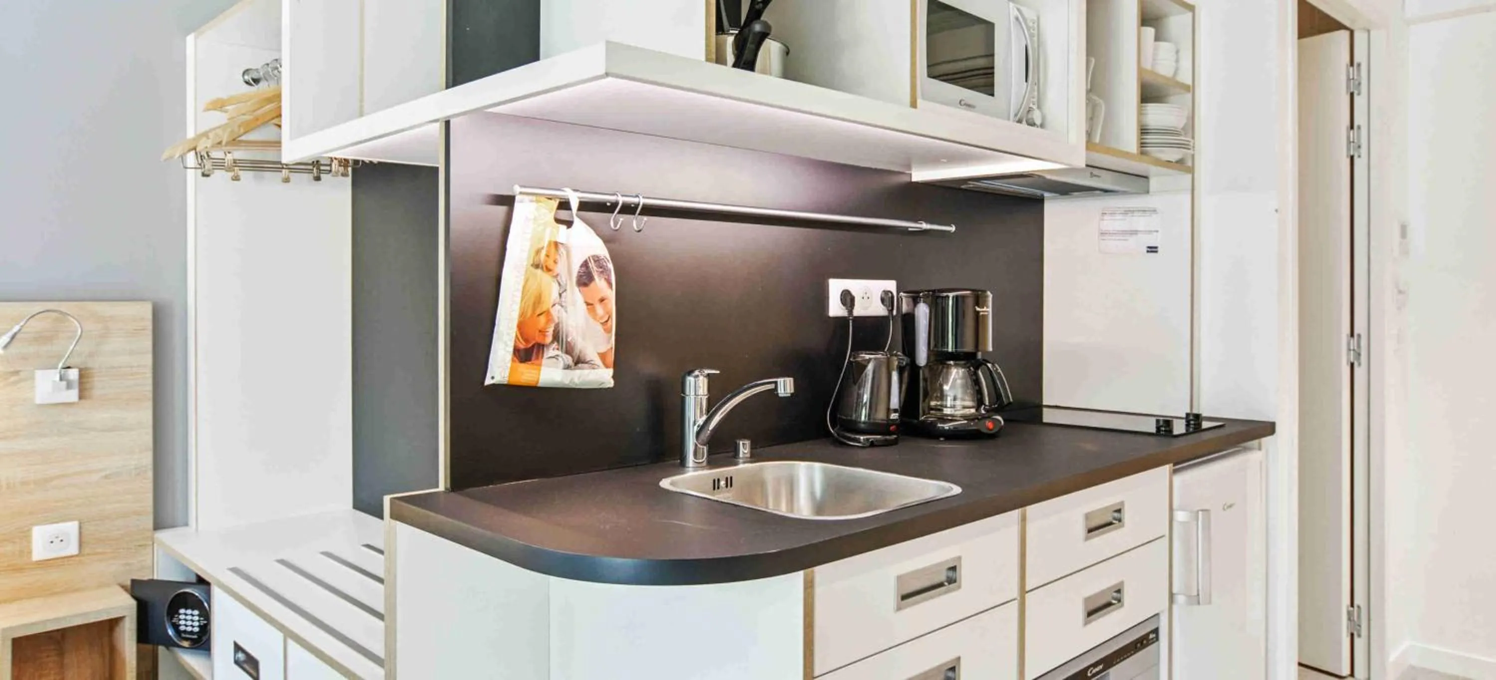 Coffee/tea facilities in Kyriad Résidence Cabriès - Plan de Campagne