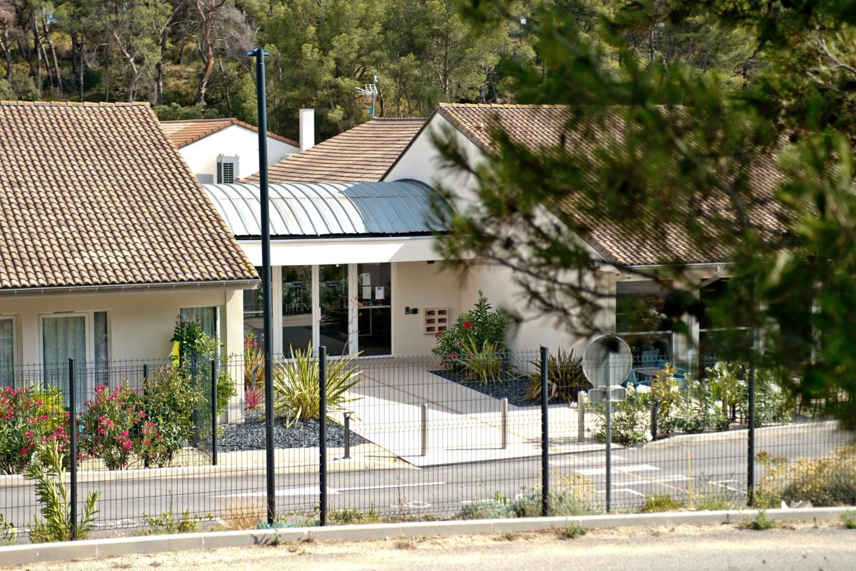 Property building in Kyriad Résidence Cabriès - Plan de Campagne
