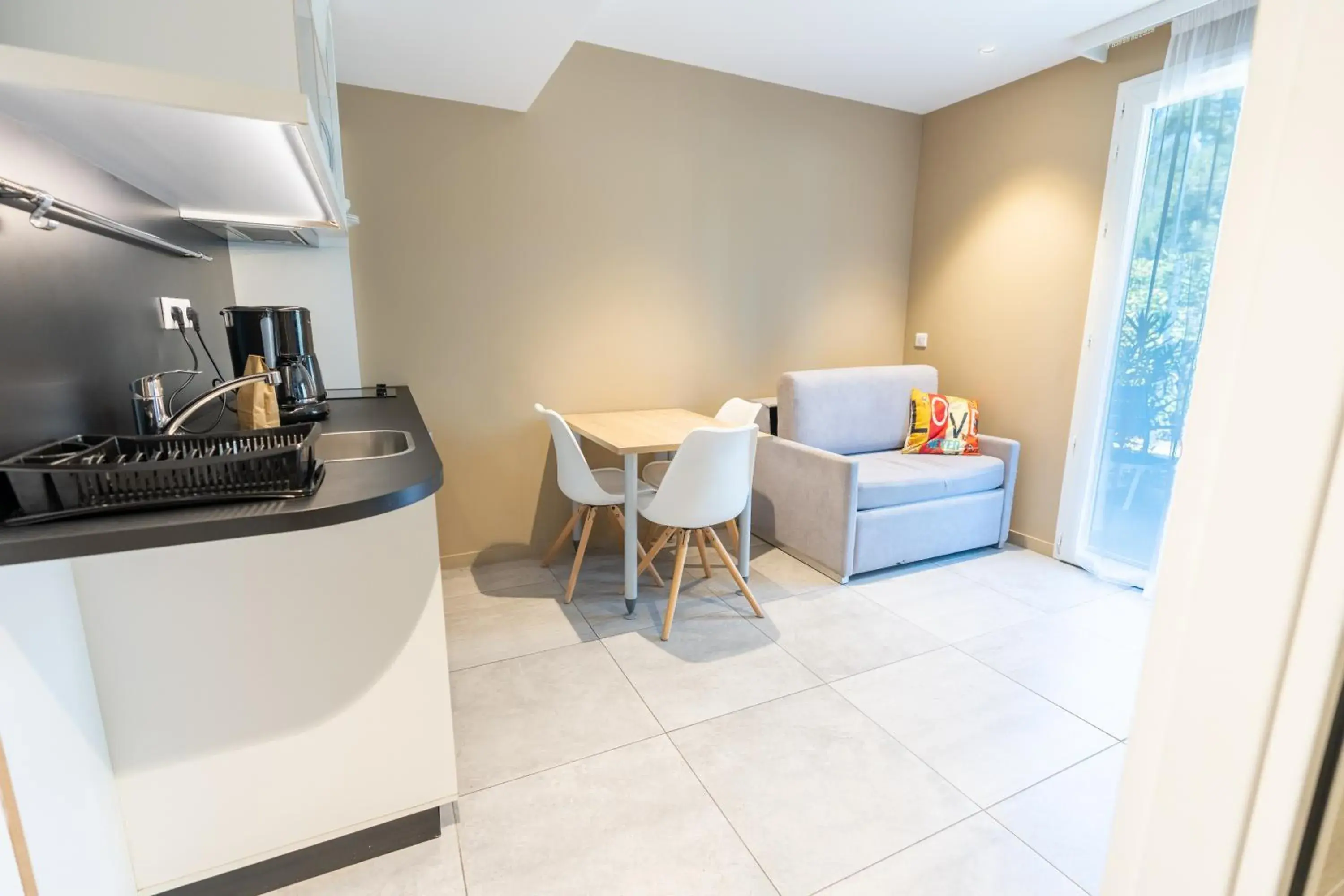 Triple Studio in Kyriad Résidence Cabriès - Plan de Campagne Triple Studio in Kyriad Résidence Cabriès - Plan de Campagne