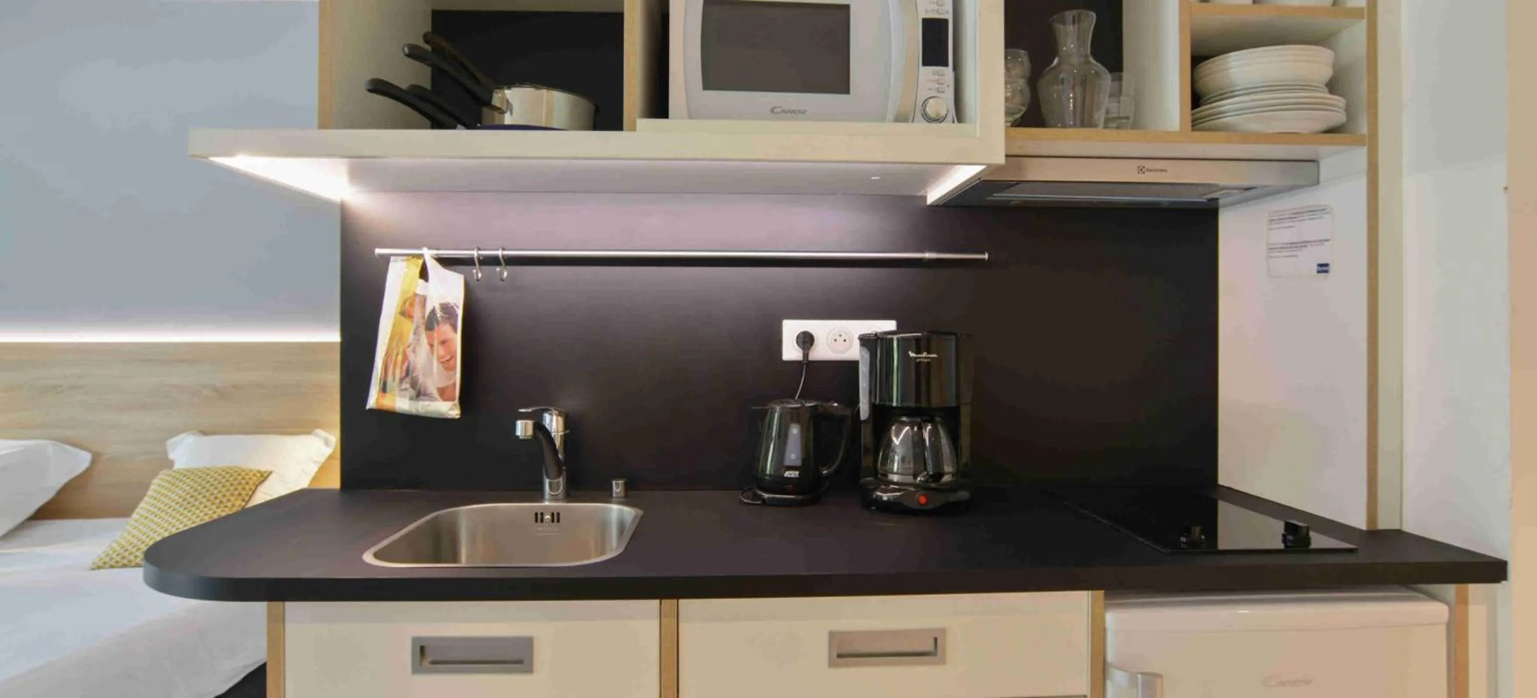 Coffee/tea facilities in Kyriad Résidence Cabriès - Plan de Campagne