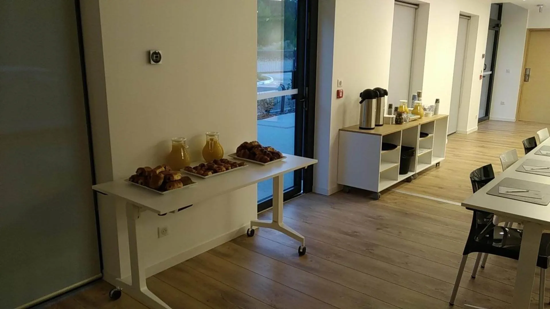 Coffee/tea facilities in Kyriad Résidence Cabriès - Plan de Campagne