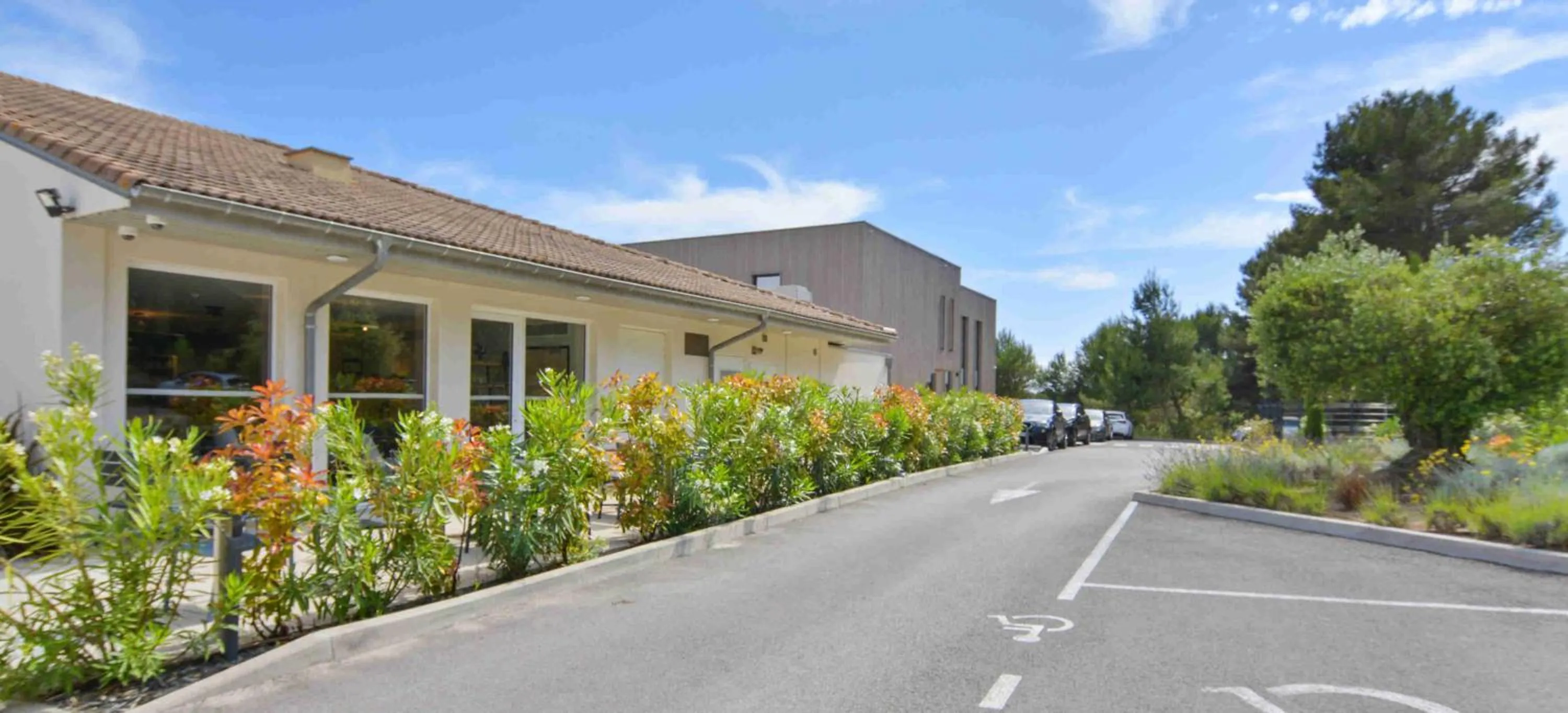 Property building in Kyriad Résidence Cabriès - Plan de Campagne