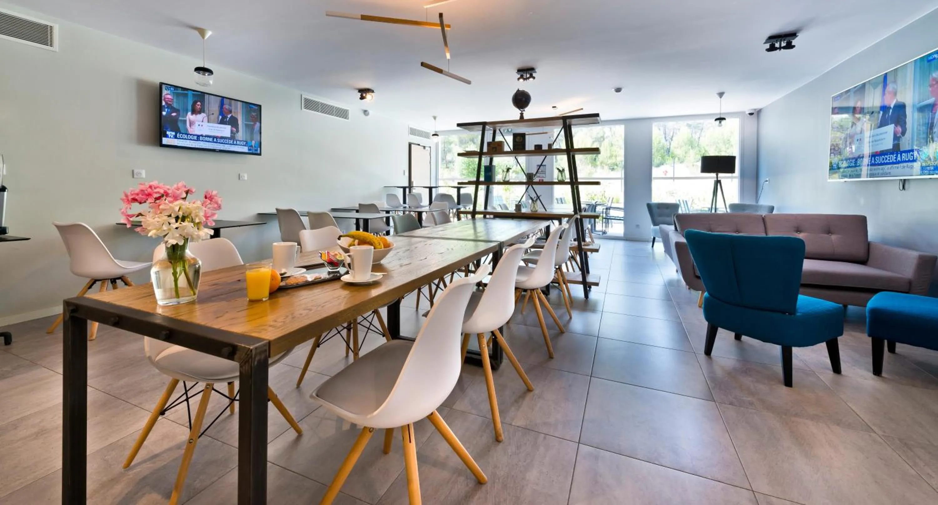 Dining area in Kyriad Résidence Cabriès - Plan de Campagne