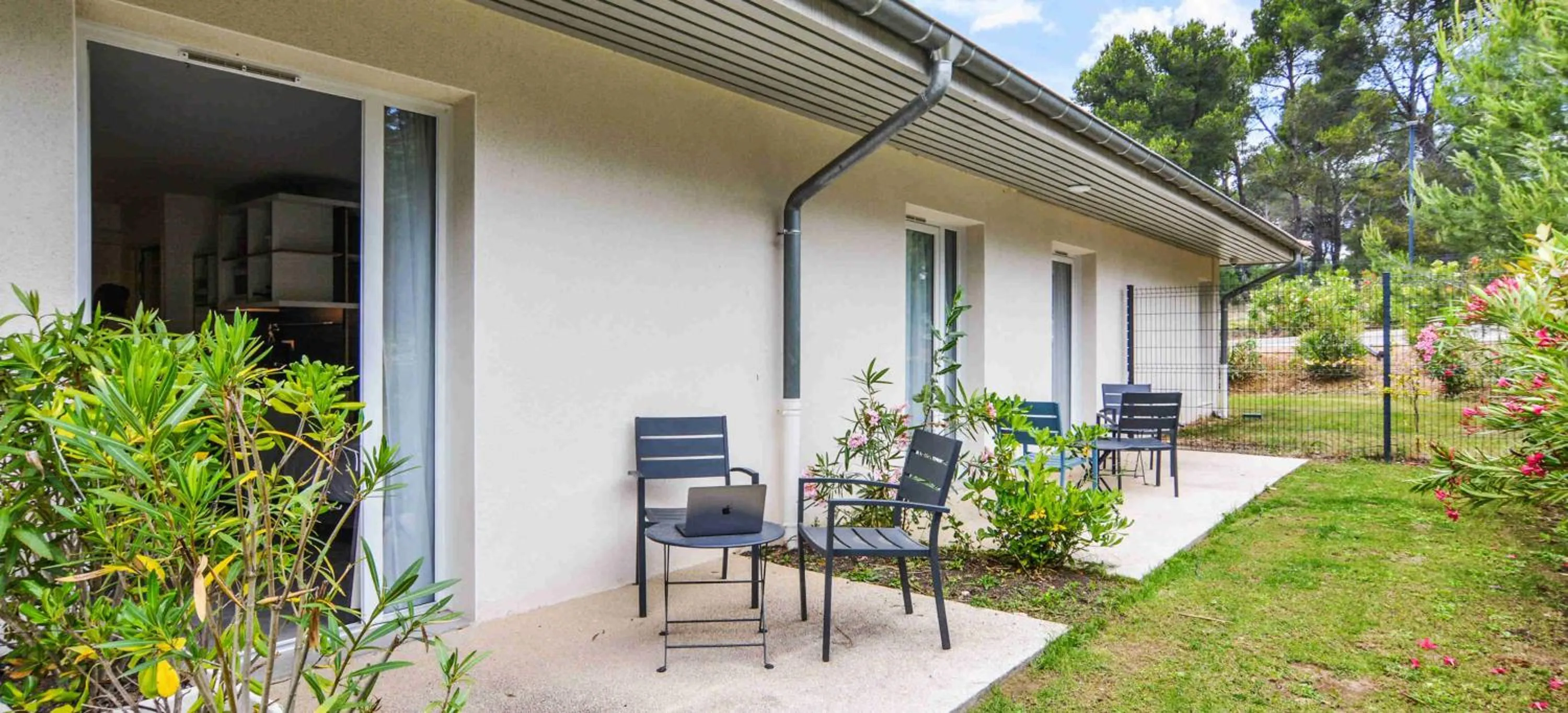 Patio in Kyriad Résidence Cabriès - Plan de Campagne