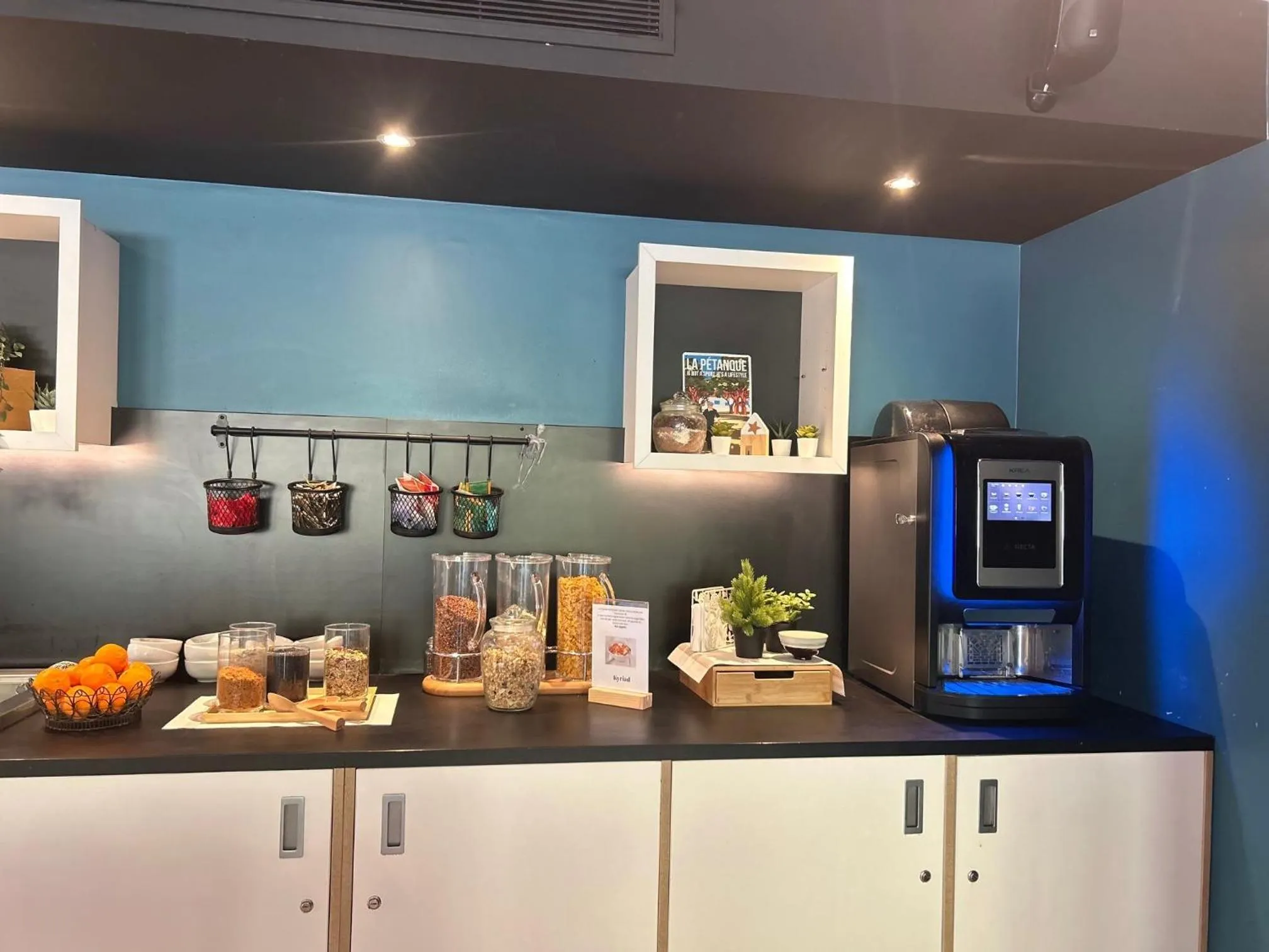 Breakfast in Kyriad Résidence Cabriès - Plan de Campagne