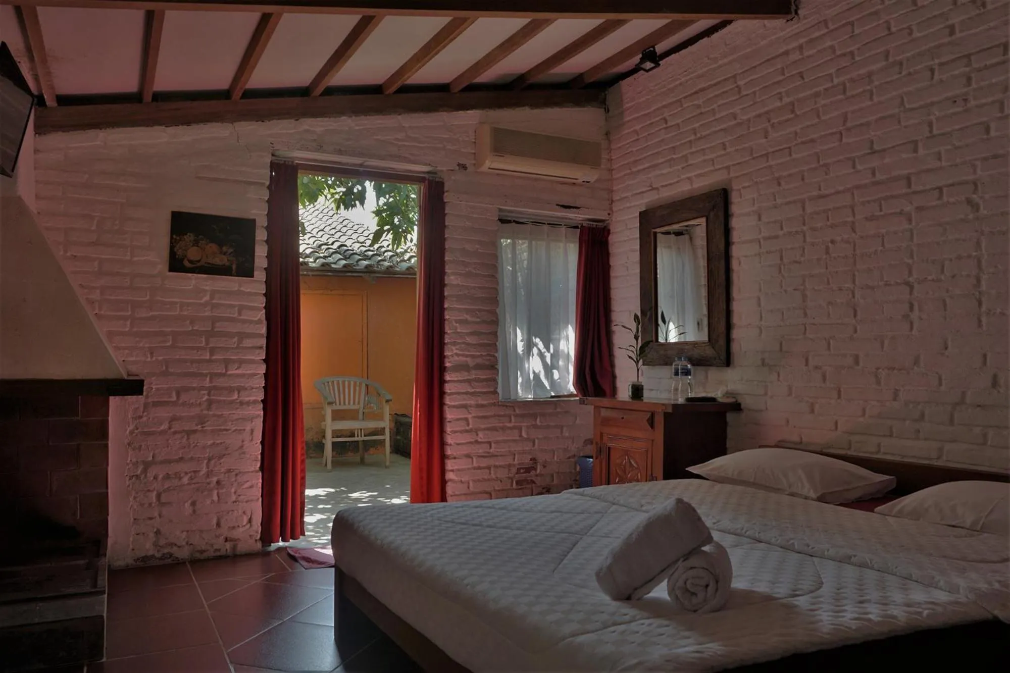 Bed in Villa Isabella Putri B&B