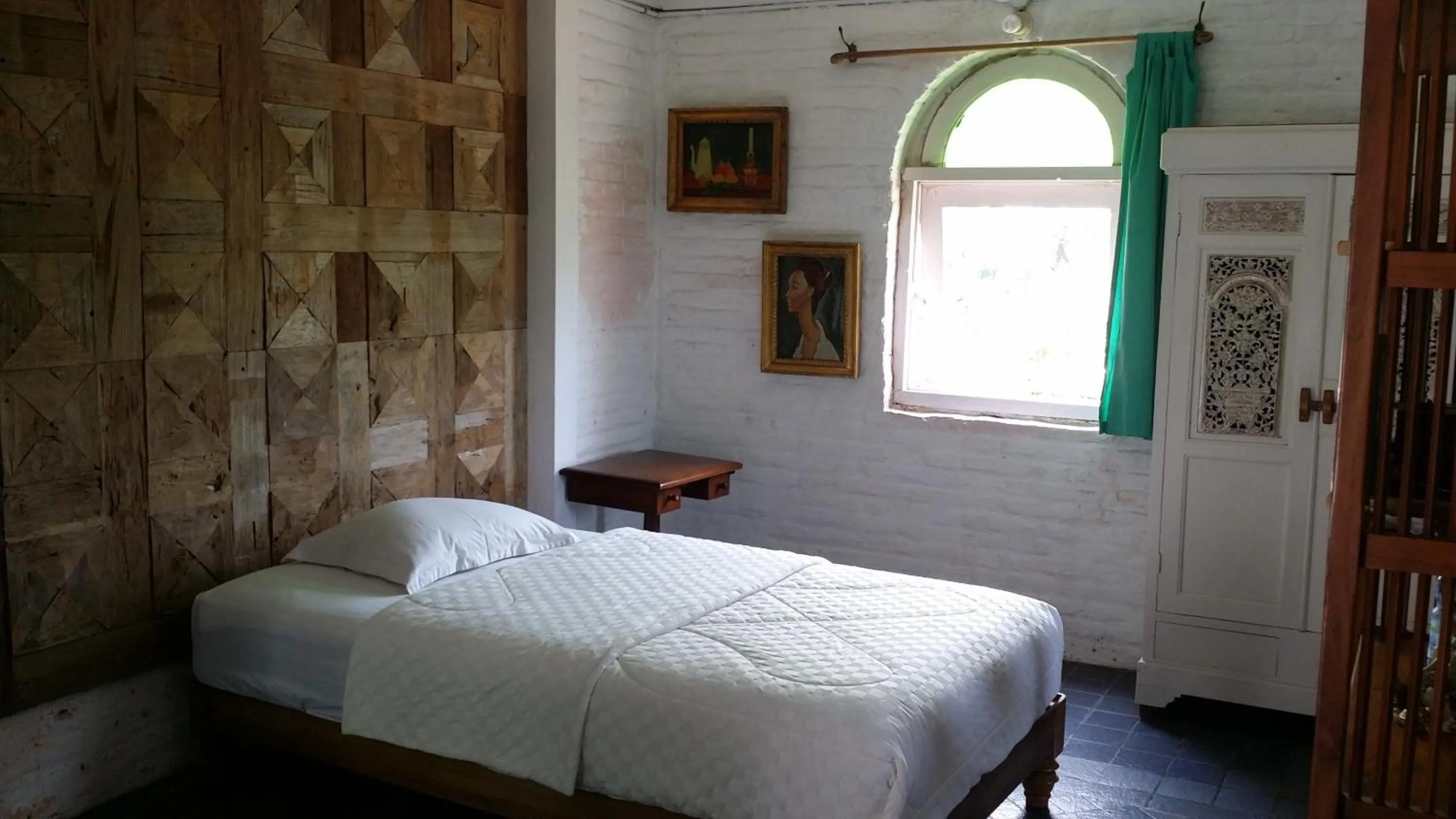 Bed in Villa Isabella Putri B&B