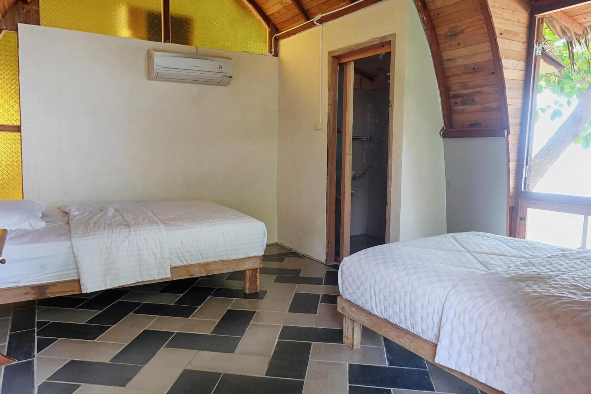 Bed in Villa Isabella Putri B&B