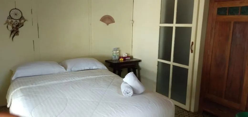 Bed in Villa Isabella Putri B&B