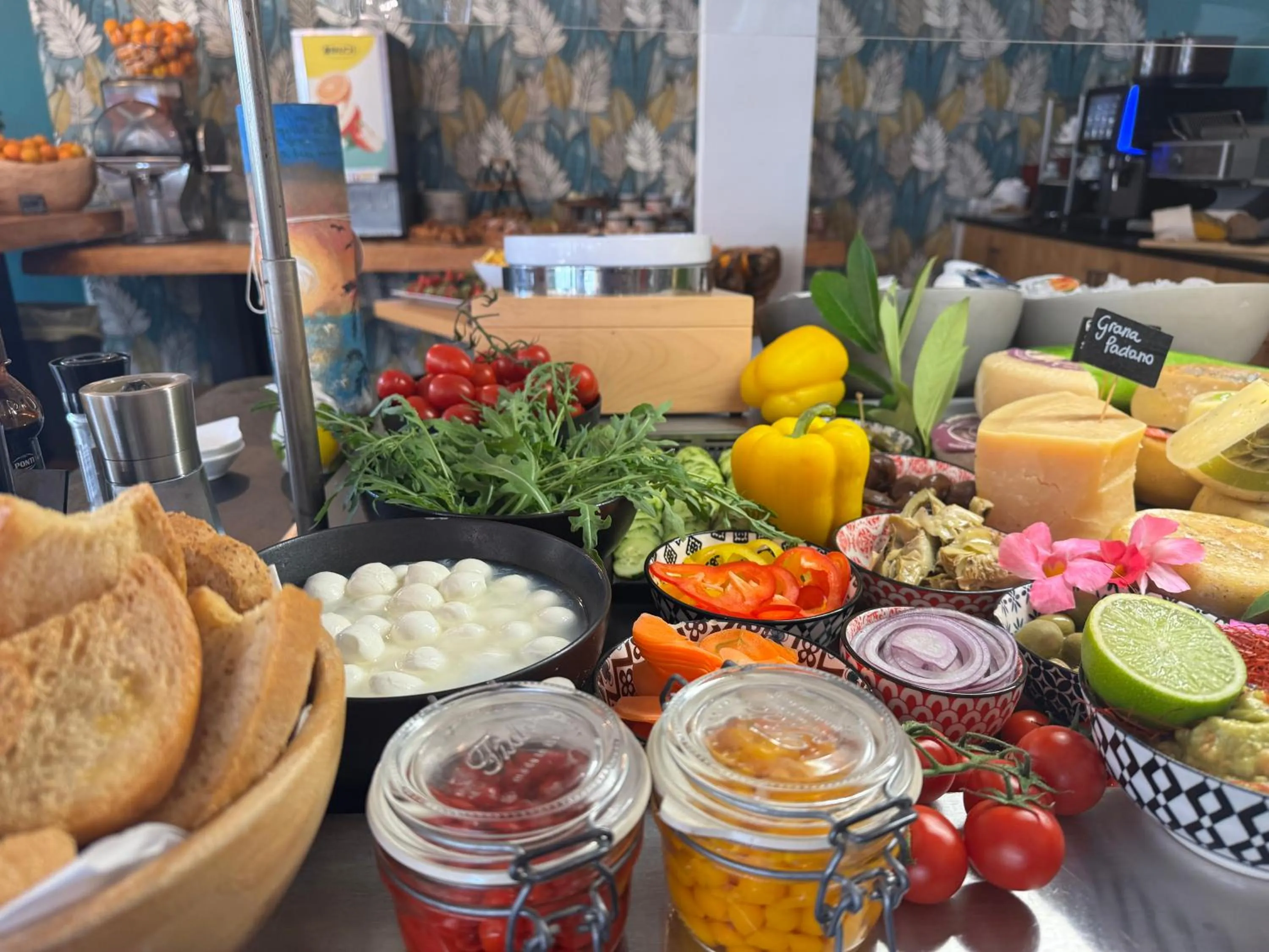 Breakfast in Hotel Limone