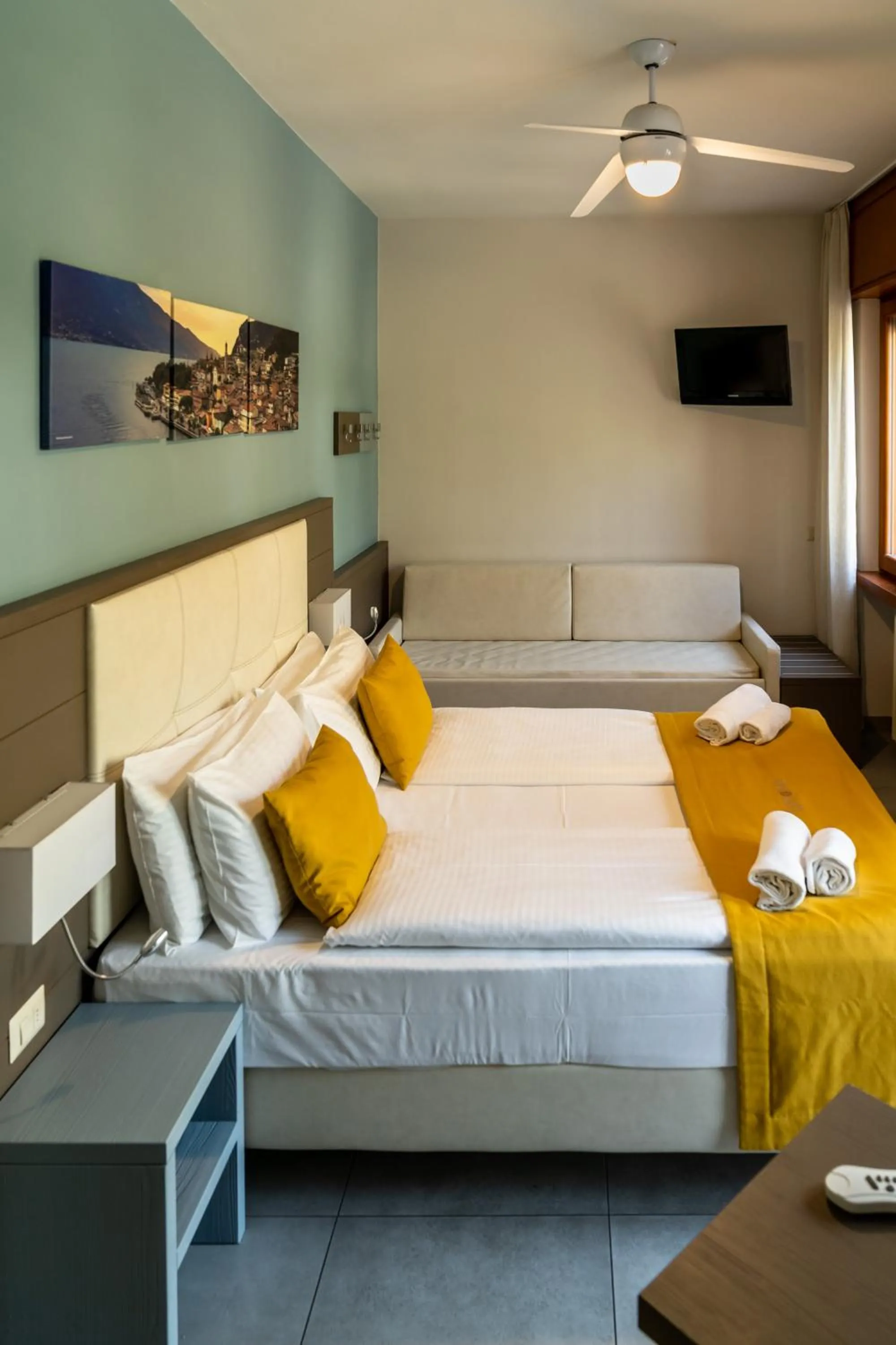 Photo of the whole room, Bed in Hotel Limone