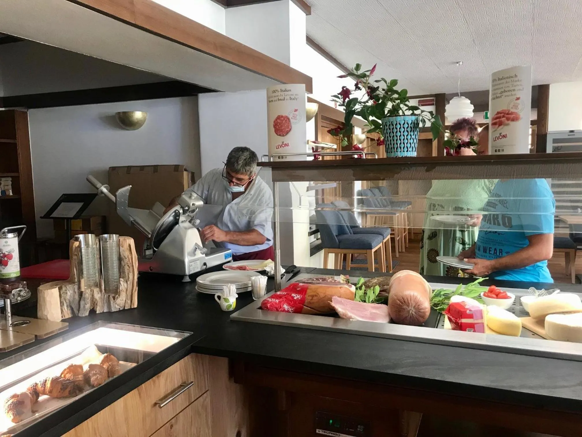 Restaurant/places to eat in Hotel Limone