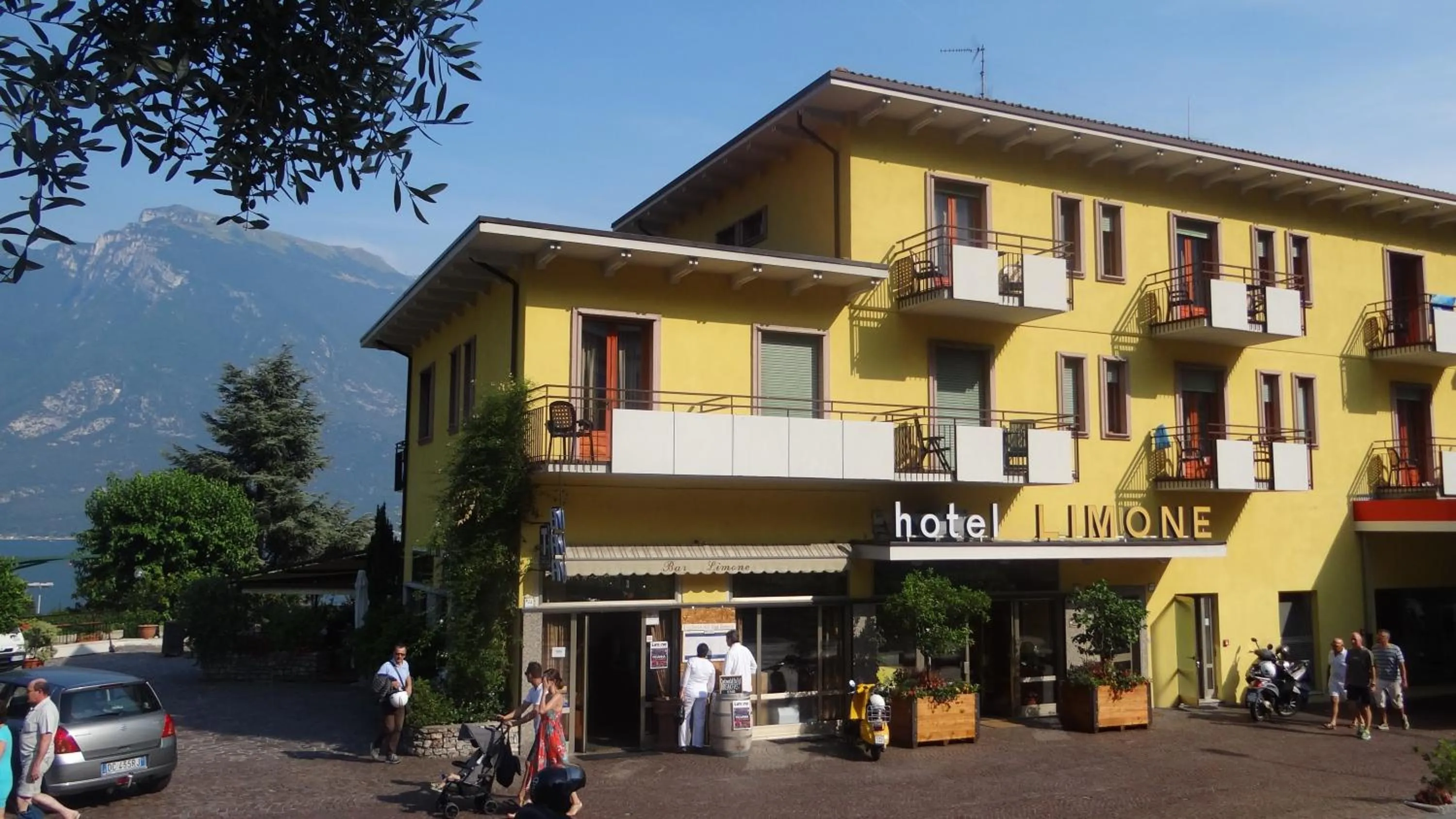 Facade/entrance in Hotel Limone
