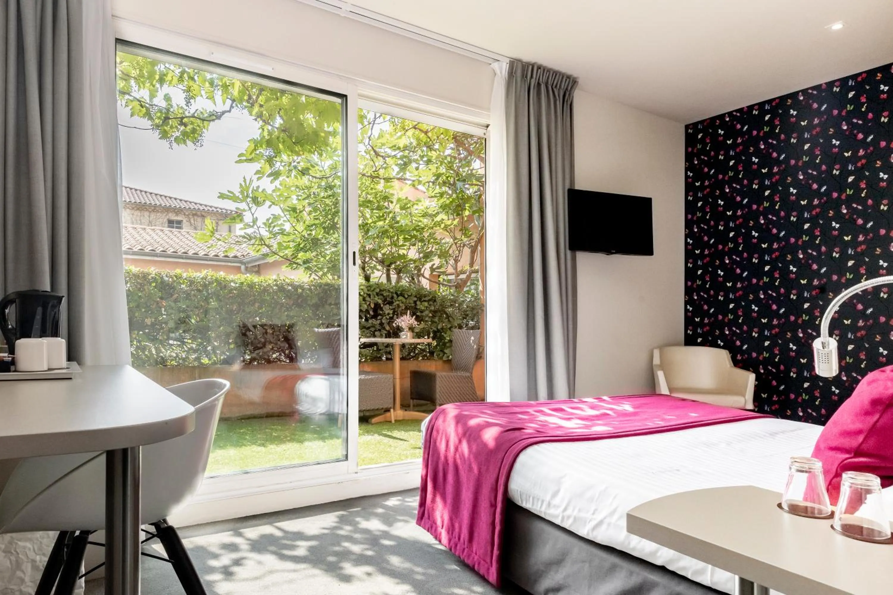 Photo of the whole room, Bed in Le Carré d'Alethius Logis Hôtel-Restaurant Gastronomique