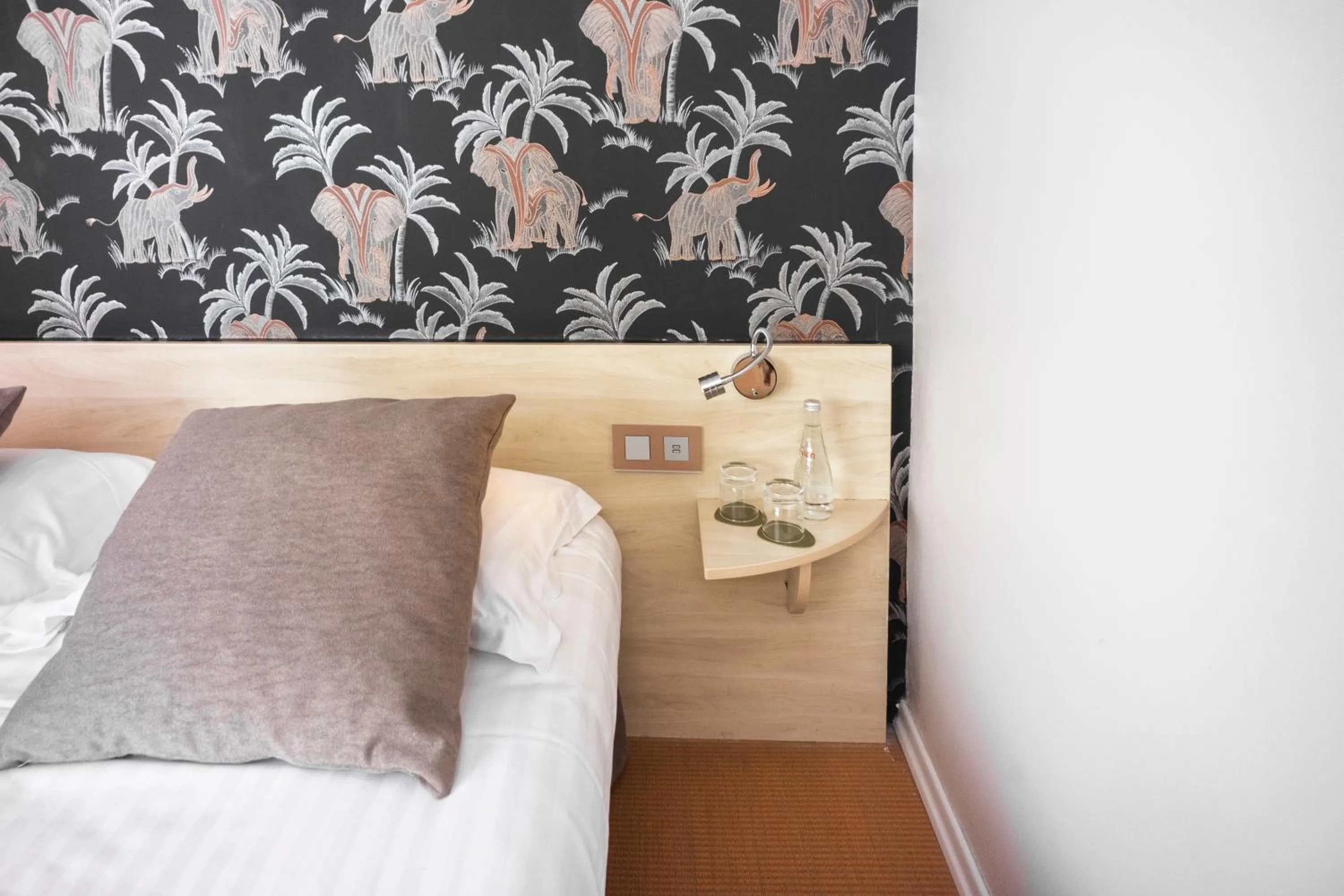 Bed in Le Carré d'Alethius Logis Hôtel-Restaurant Gastronomique