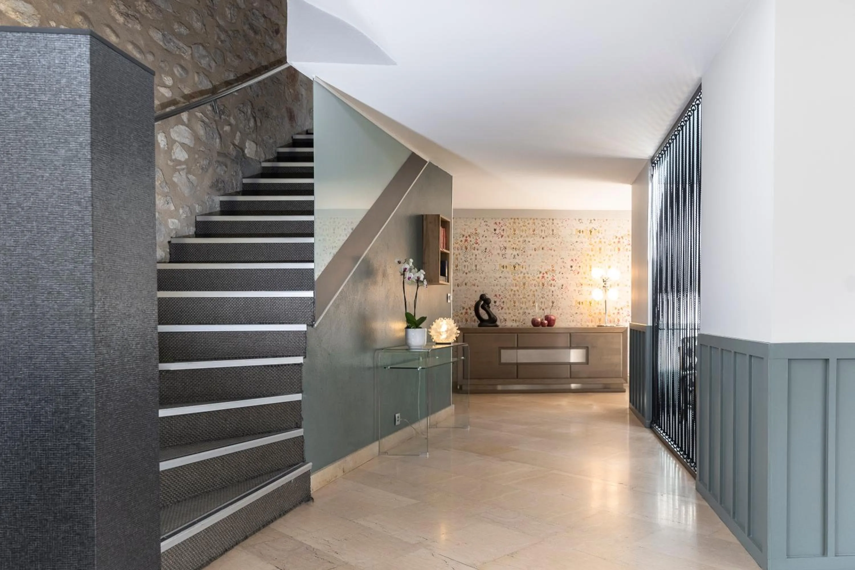 Lobby or reception in Le Carré d'Alethius Logis Hôtel-Restaurant Gastronomique