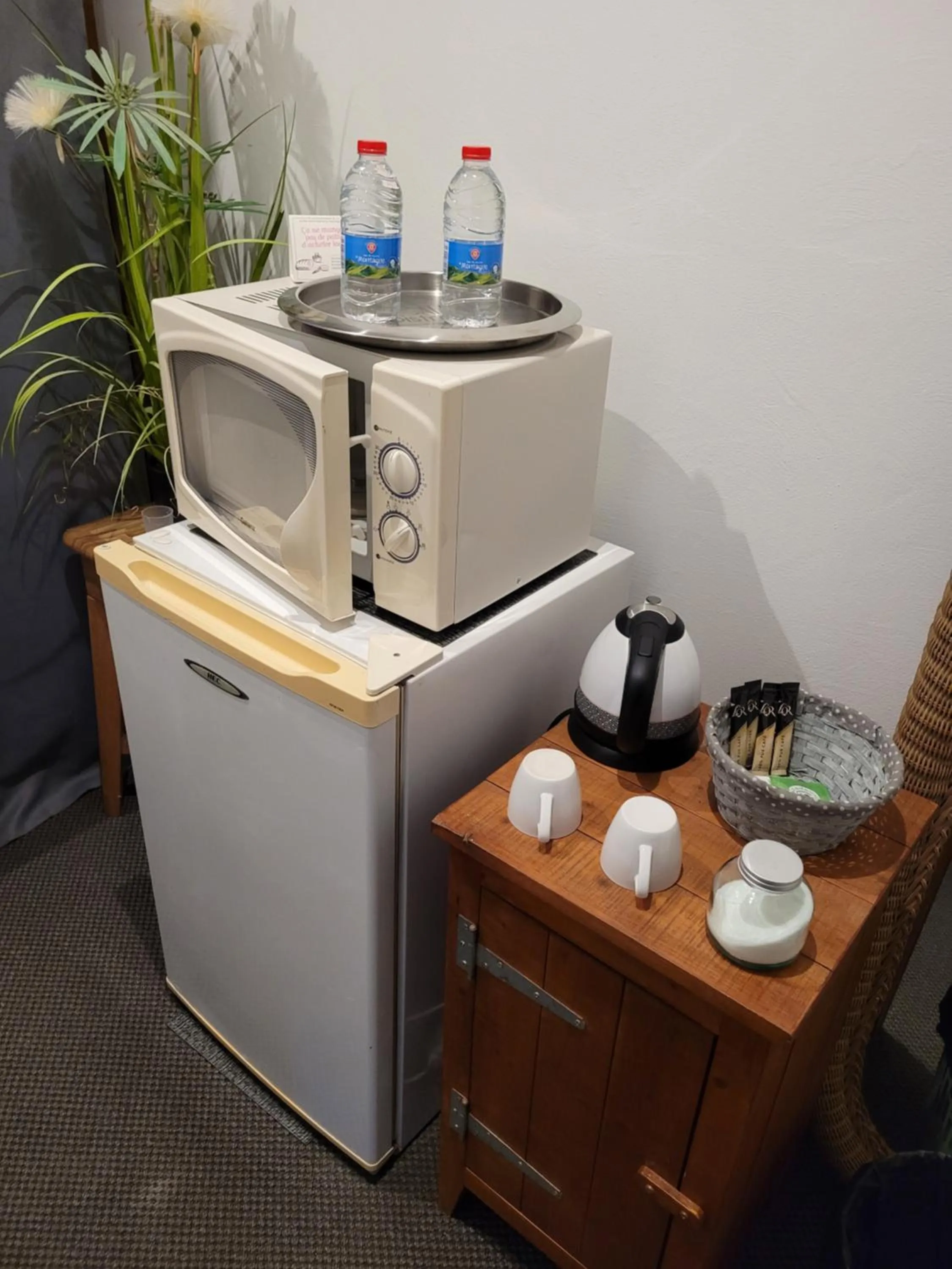 Coffee/tea facilities in Le Panoramique Auvers