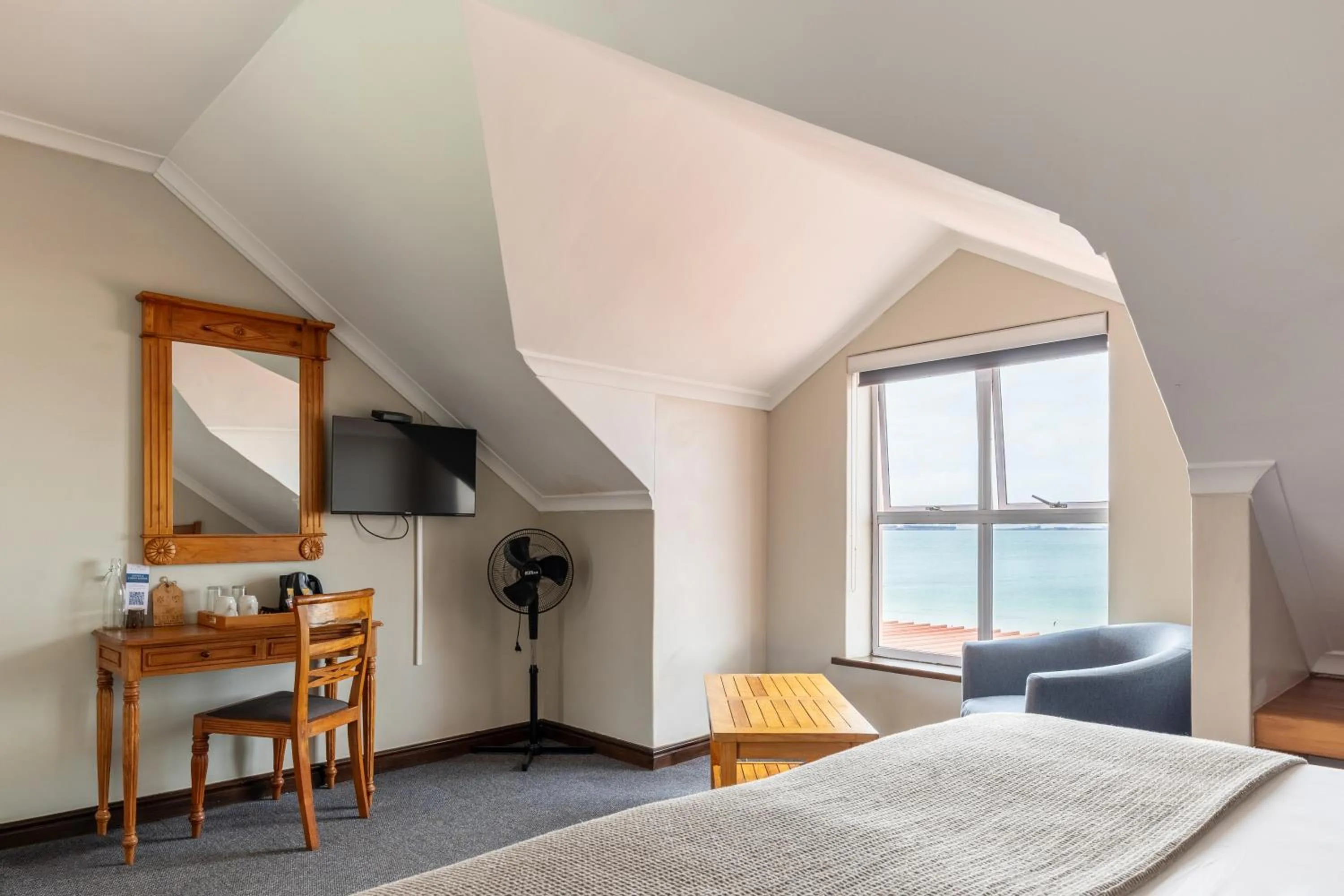 Seating area, Bed in Blue Bay Lodge