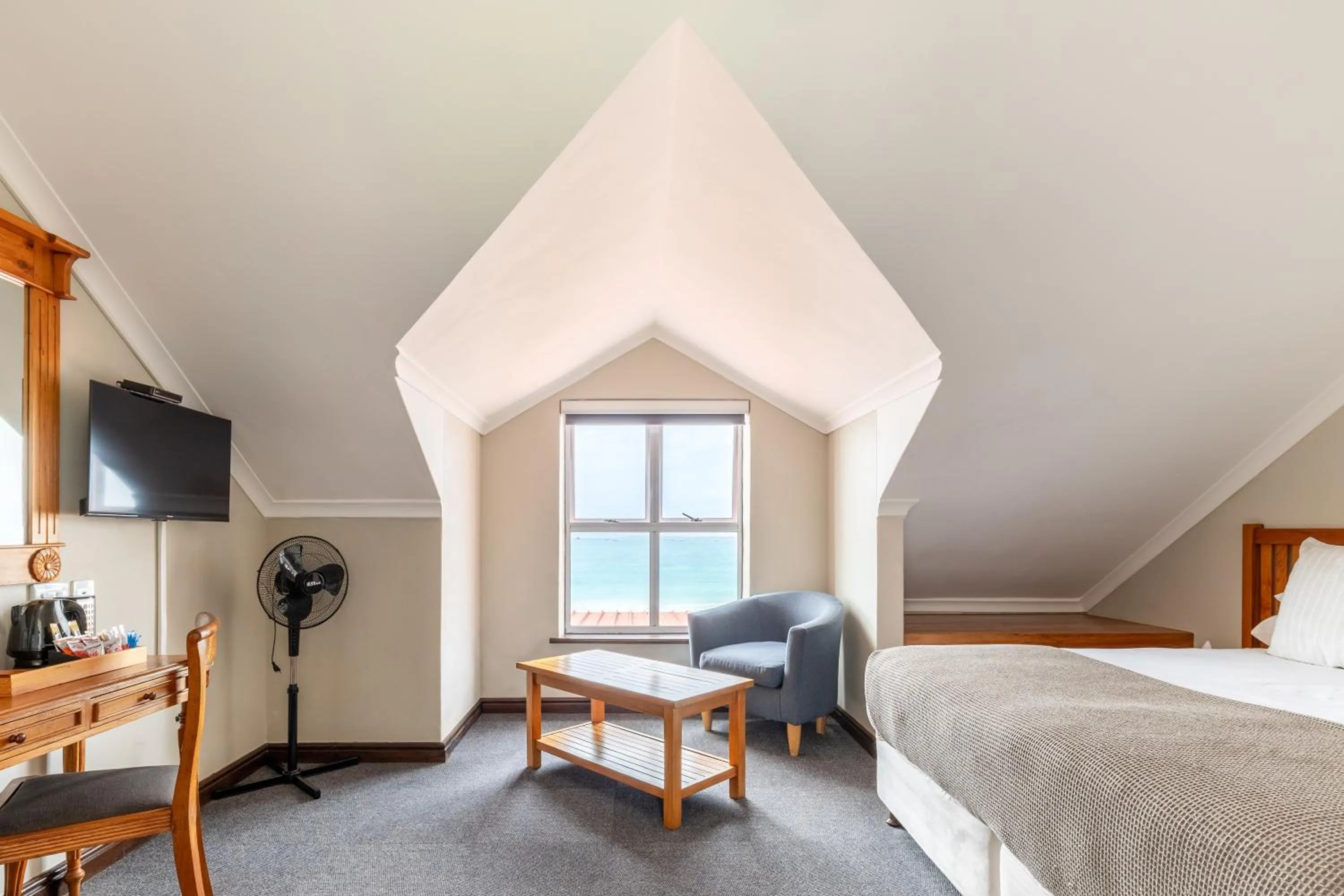 Photo of the whole room, Bed in Blue Bay Lodge