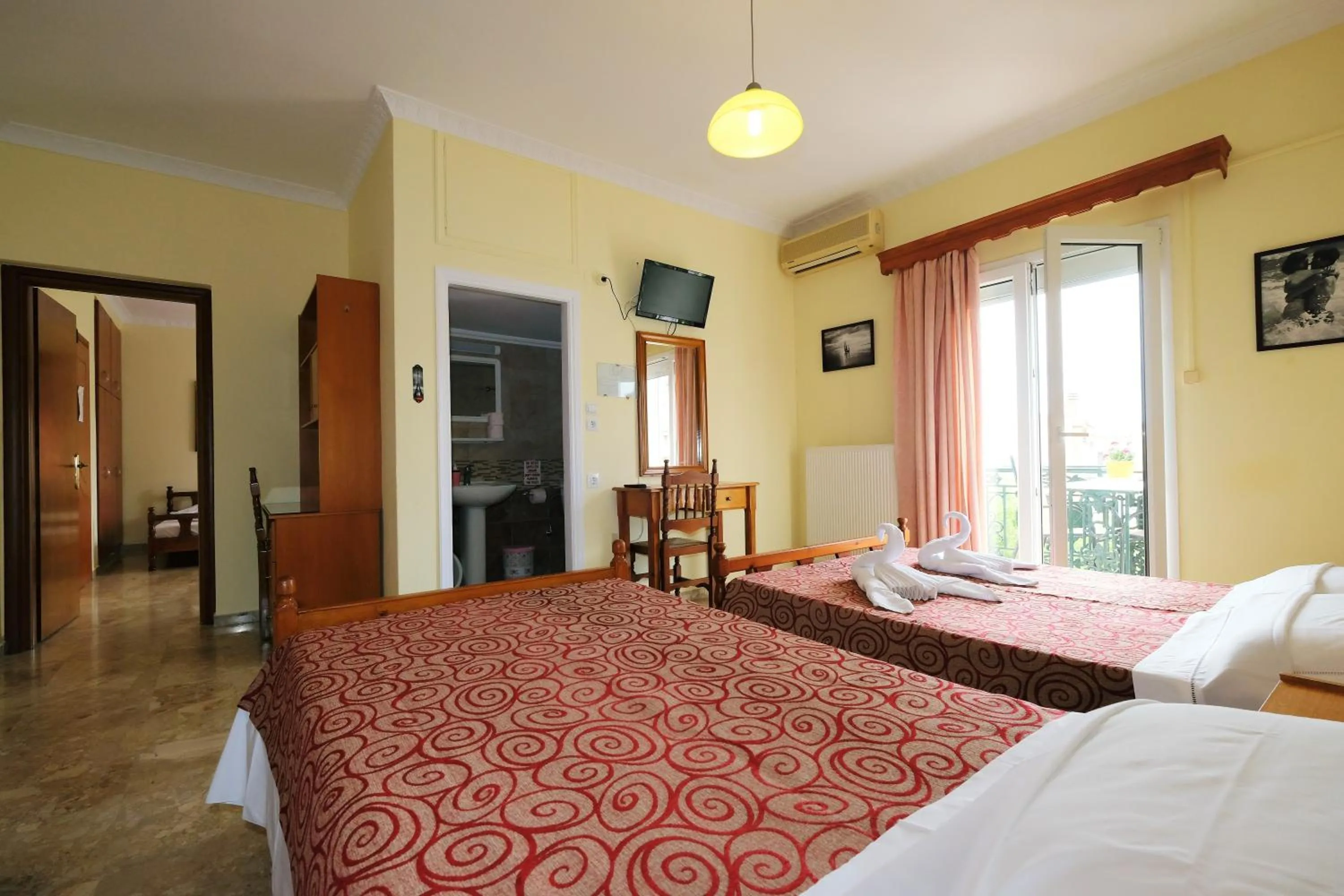 TV and multimedia, Bed in Apollo Pavilion Apartments
