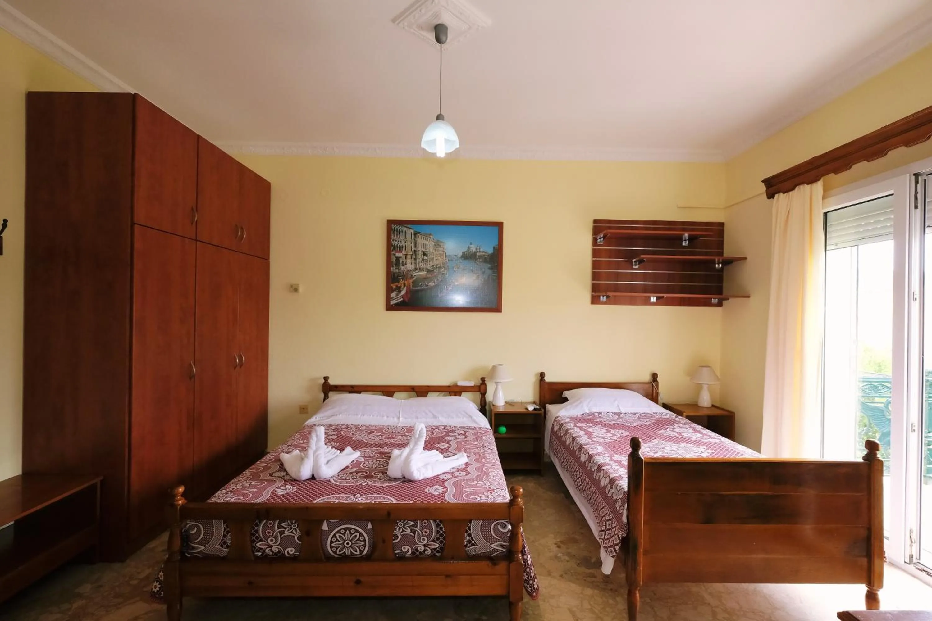 Day, Bed in Apollo Pavilion Apartments