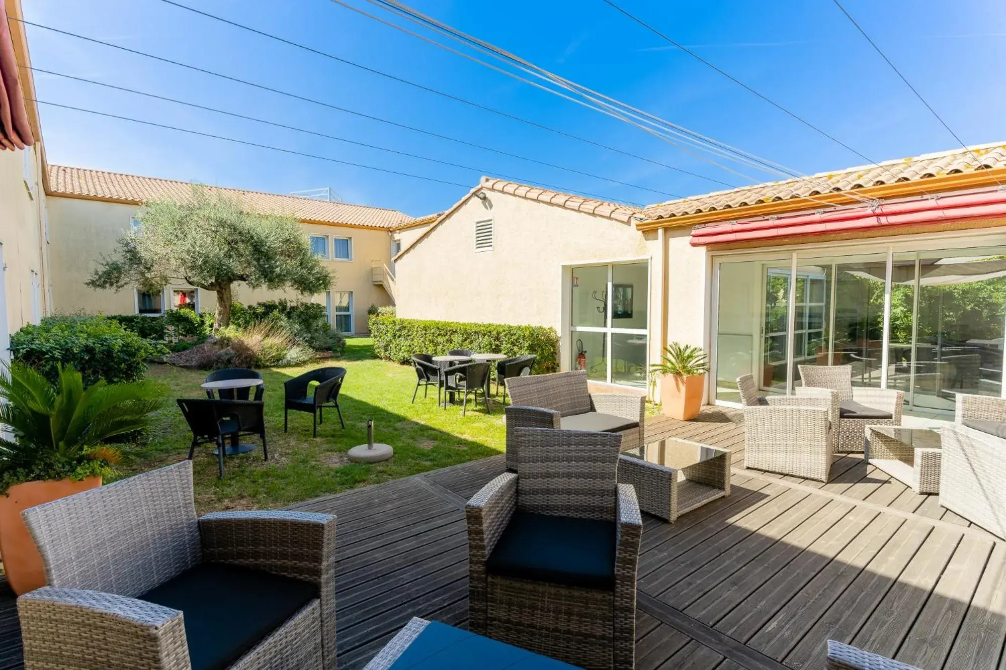 Property building in The Originals City, Hôtel Le Pavillon, Béziers Est Property building in The Originals City, Hôtel Le Pavillon, Béziers Est
