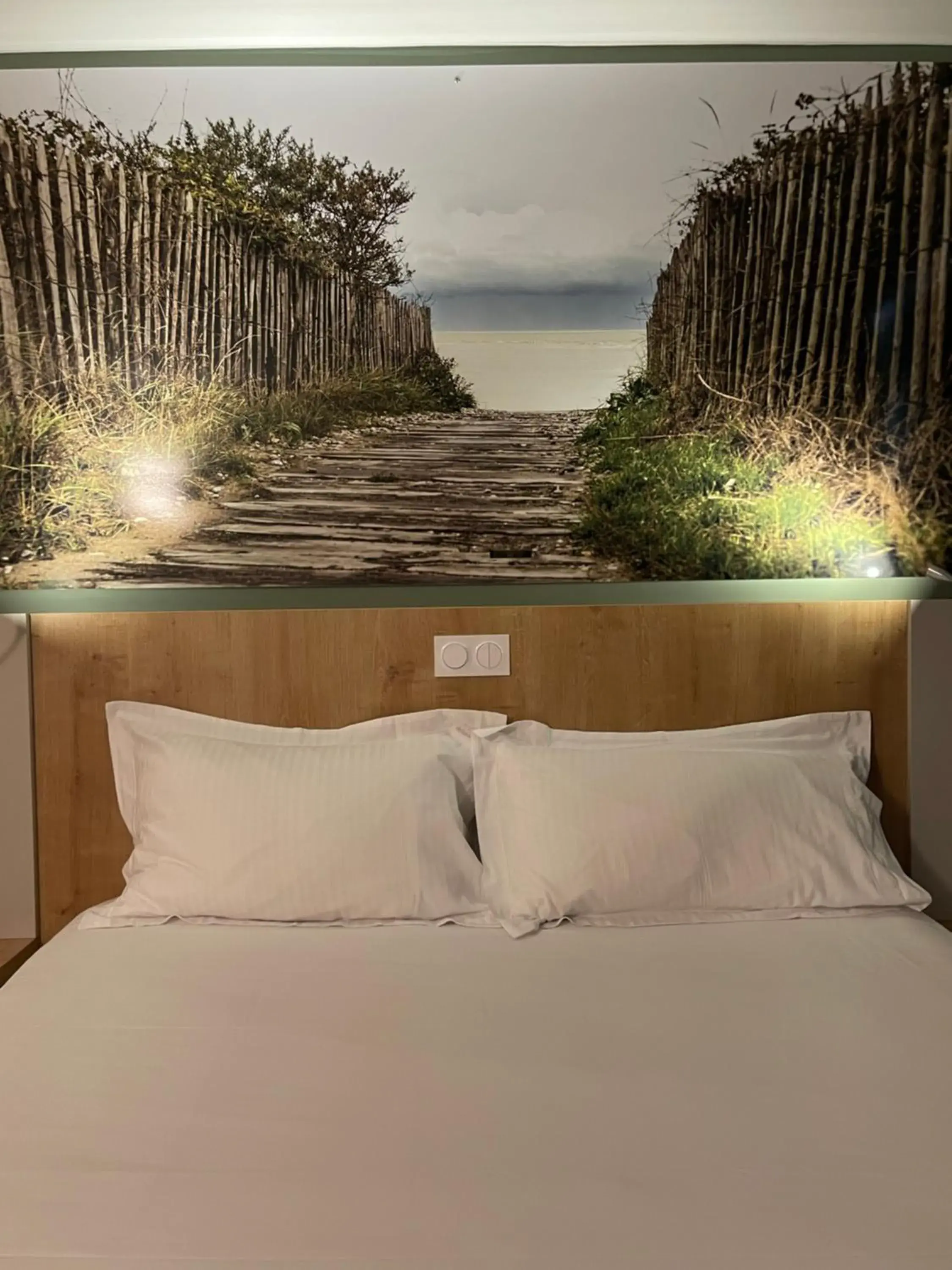 Superior Double Room in The Originals City, Hôtel Le Pavillon, Béziers Est Superior Double Room in The Originals City, Hôtel Le Pavillon, Béziers Est