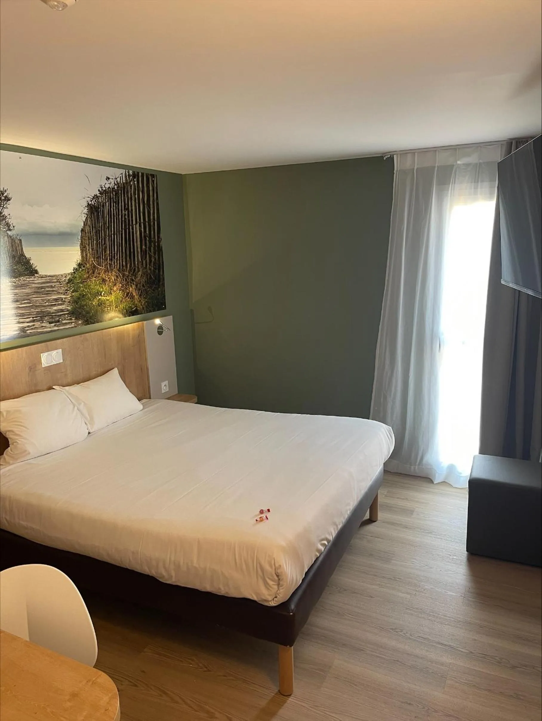 Bedroom, Bed in The Originals City, Hôtel Le Pavillon, Béziers Est