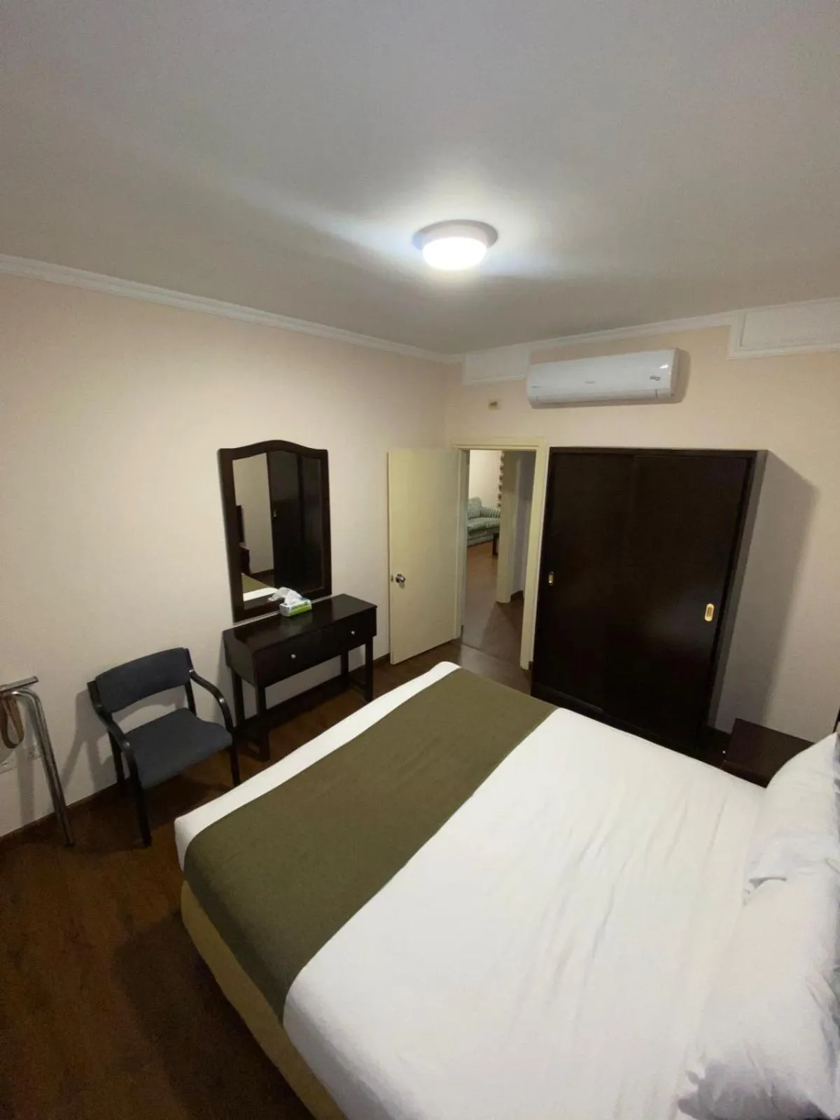 Bedroom, Bed in Rozana Hotel