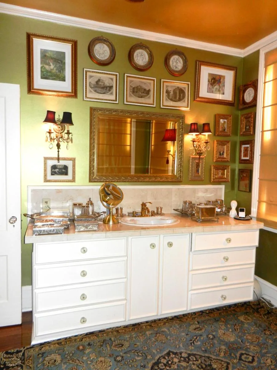 Decorative detail in 22 Charlotte