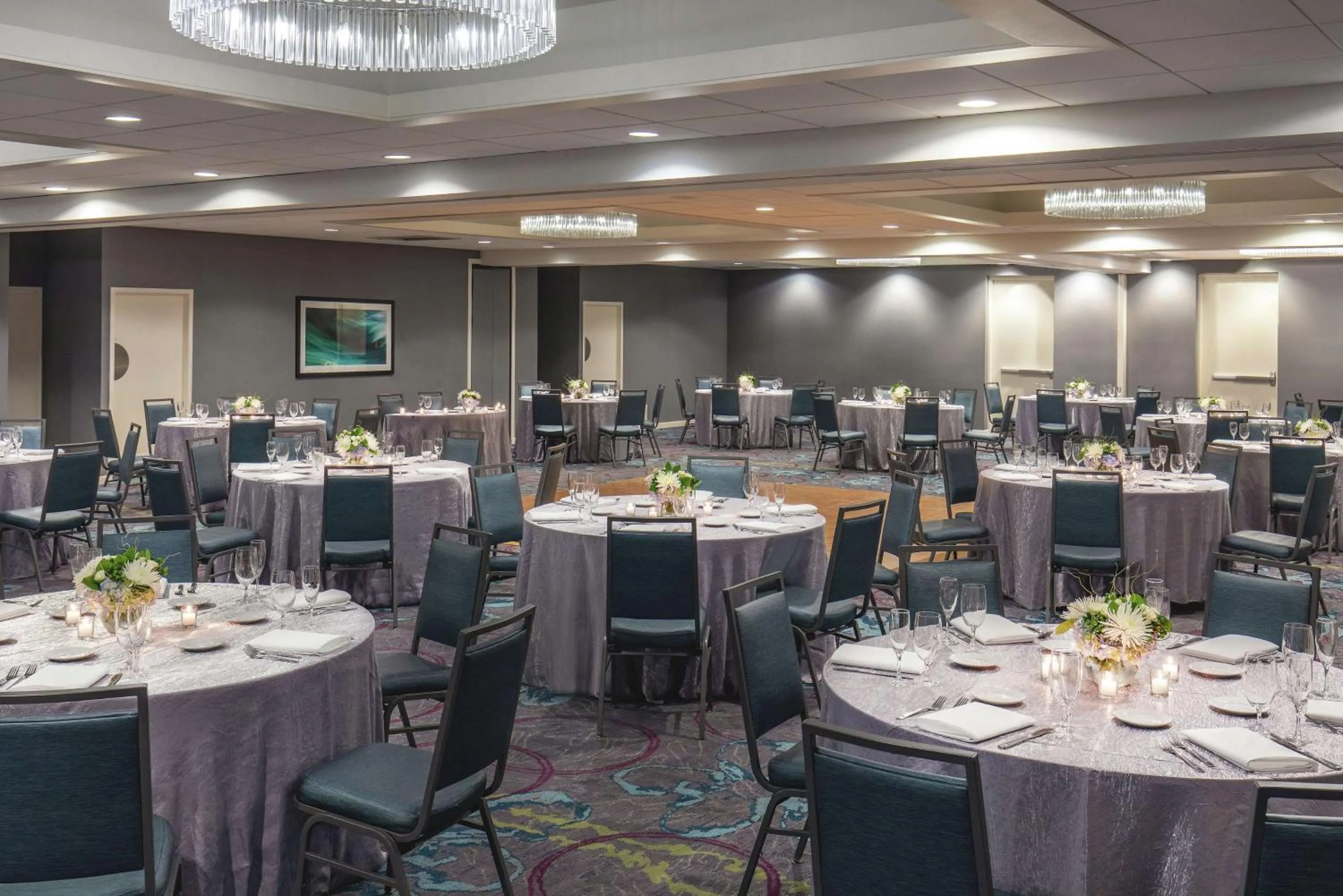 Dining area in DoubleTree by Hilton Columbia