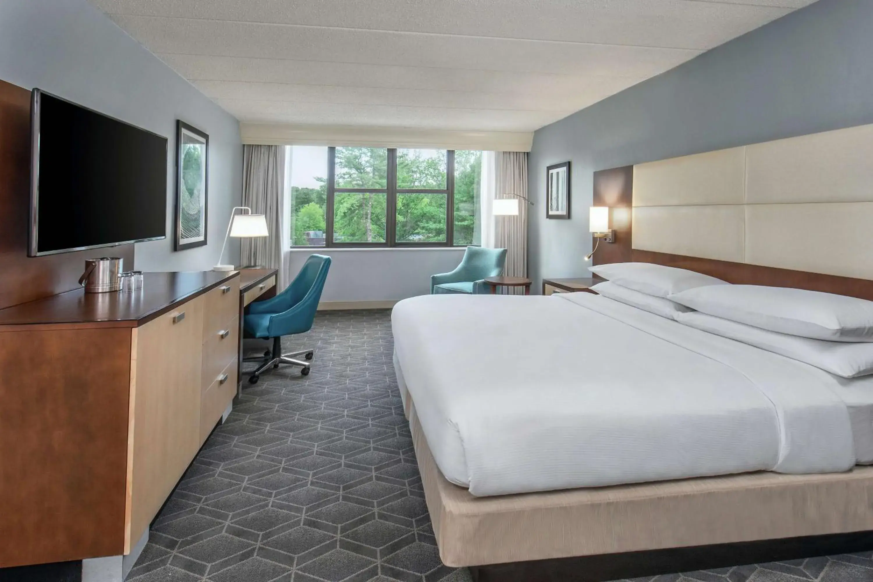 King Room Accessible Tub - Mobility Access/Non-Smoking in DoubleTree by Hilton Columbia King Room Accessible Tub - Mobility Access/Non-Smoking in DoubleTree by Hilton Columbia