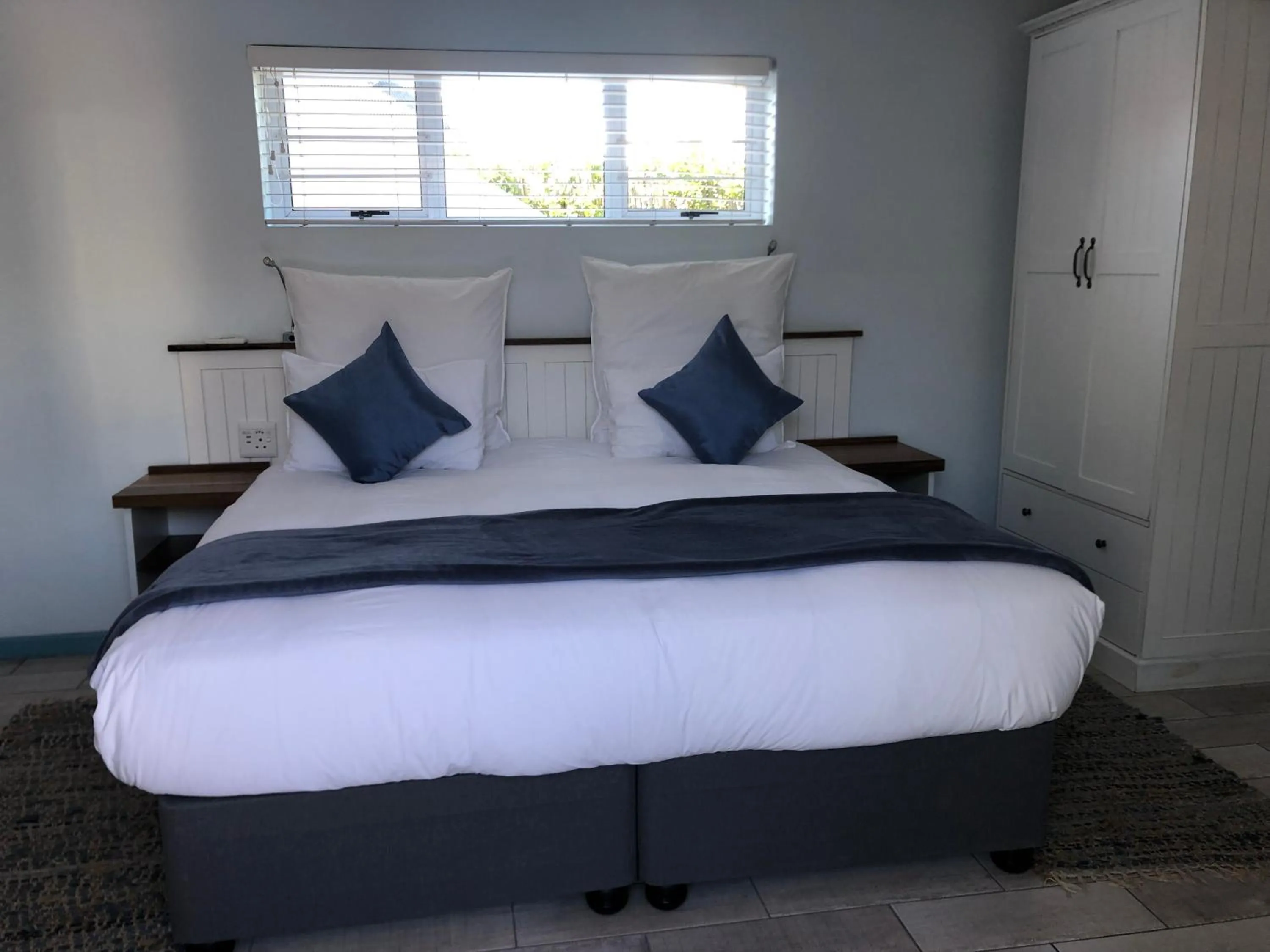 Bed in BlueSky Arniston Guest House