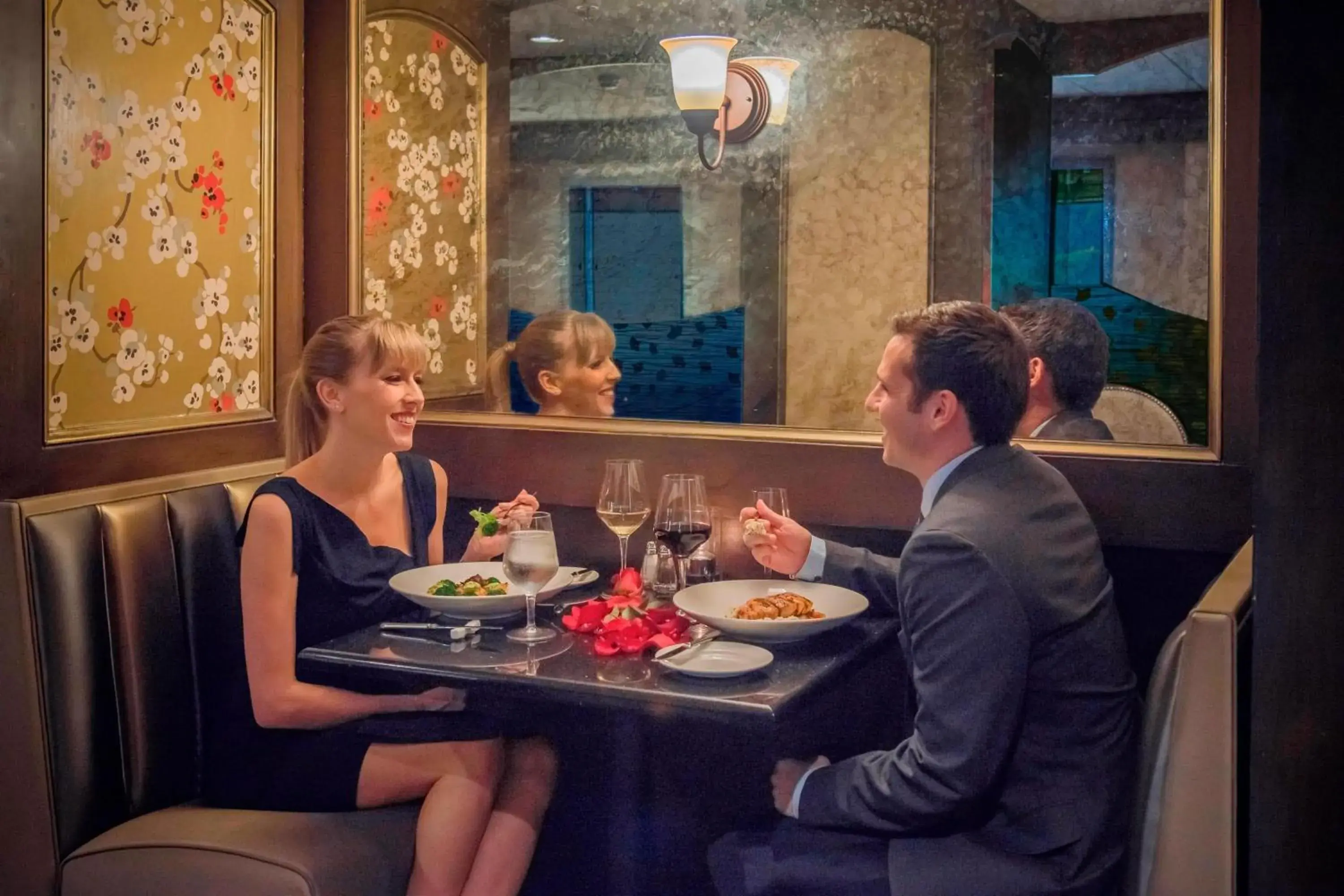 Restaurant/places to eat in The Raphael Hotel, Autograph Collection Restaurant/places to eat in The Raphael Hotel, Autograph Collection