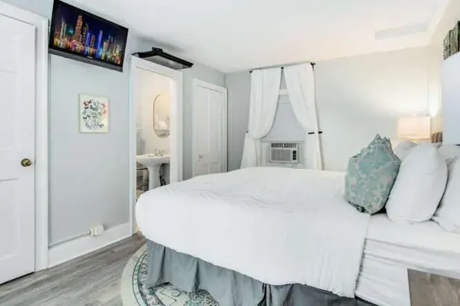 King Room with Balcony in Old Brick Inn King Room with Balcony in Old Brick Inn