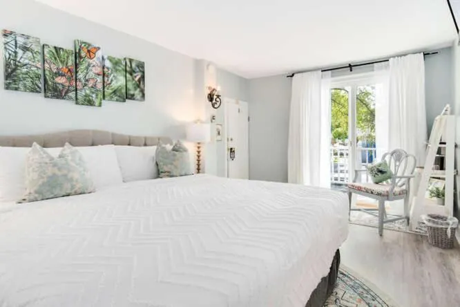 Photo of the whole room, Bed in Old Brick Inn