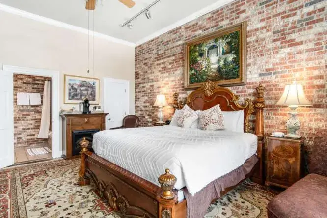 Deluxe King Room in Old Brick Inn Deluxe King Room in Old Brick Inn