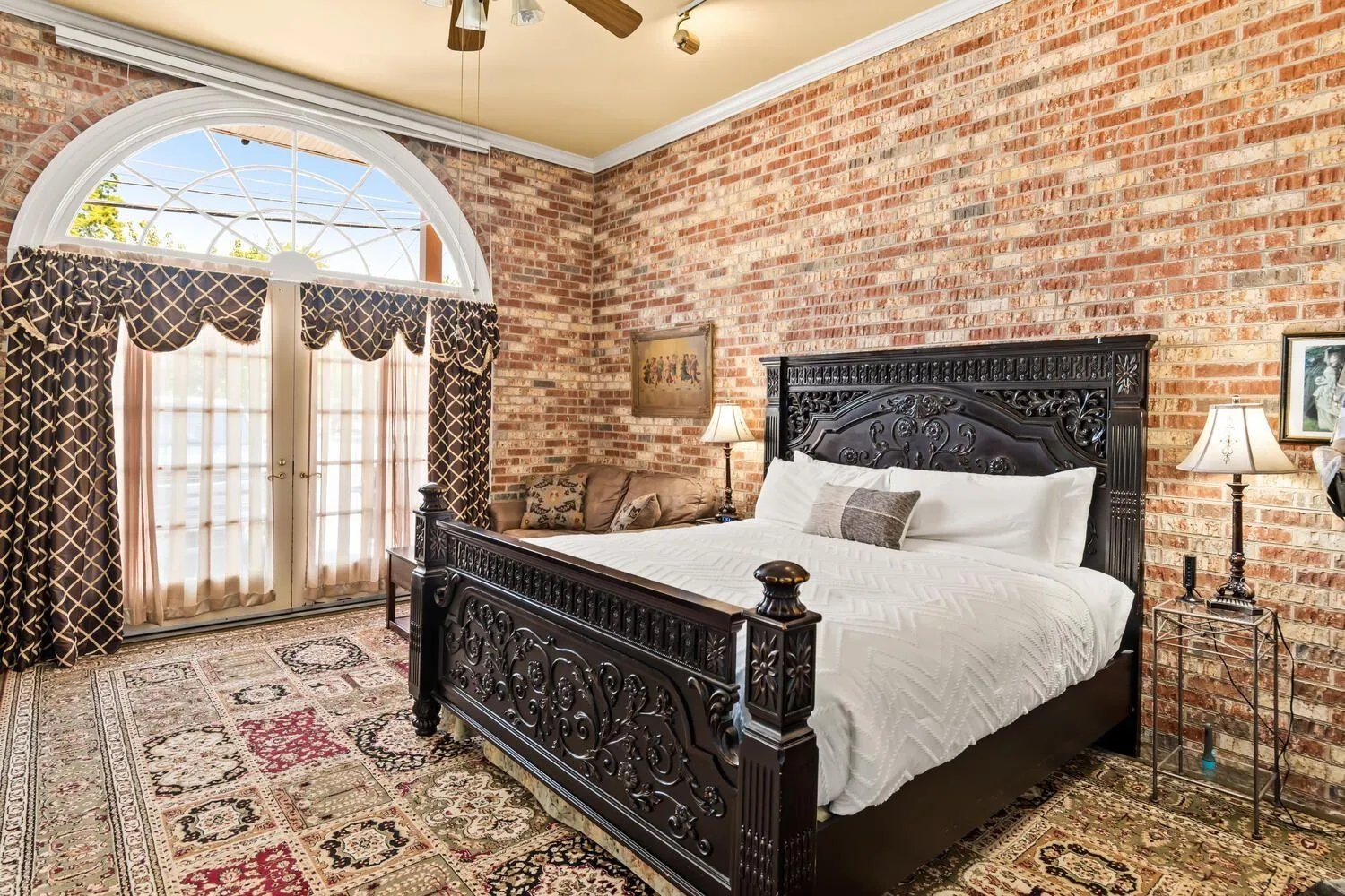 Bed in Old Brick Inn