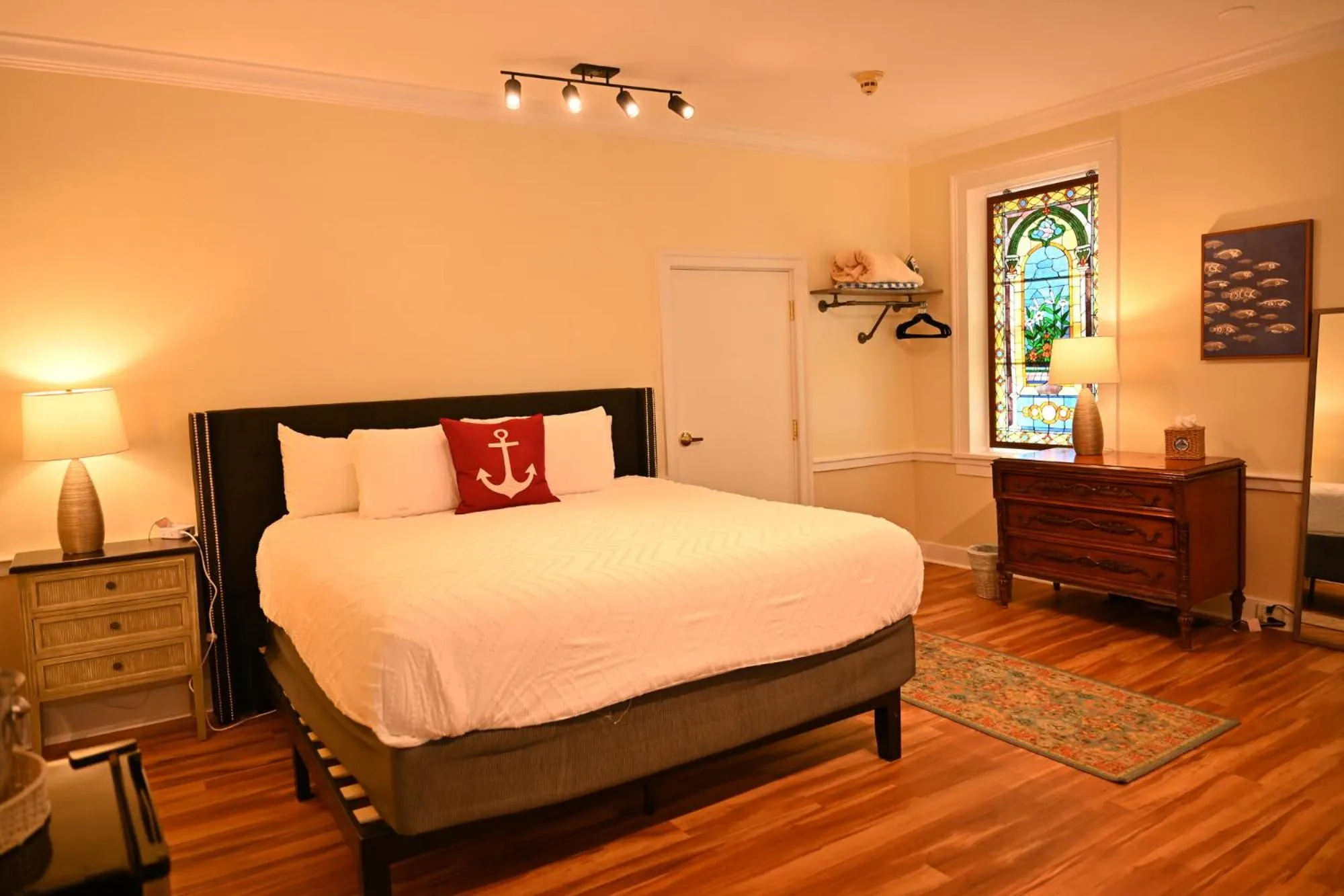Bedroom, Bed in Old Brick Inn