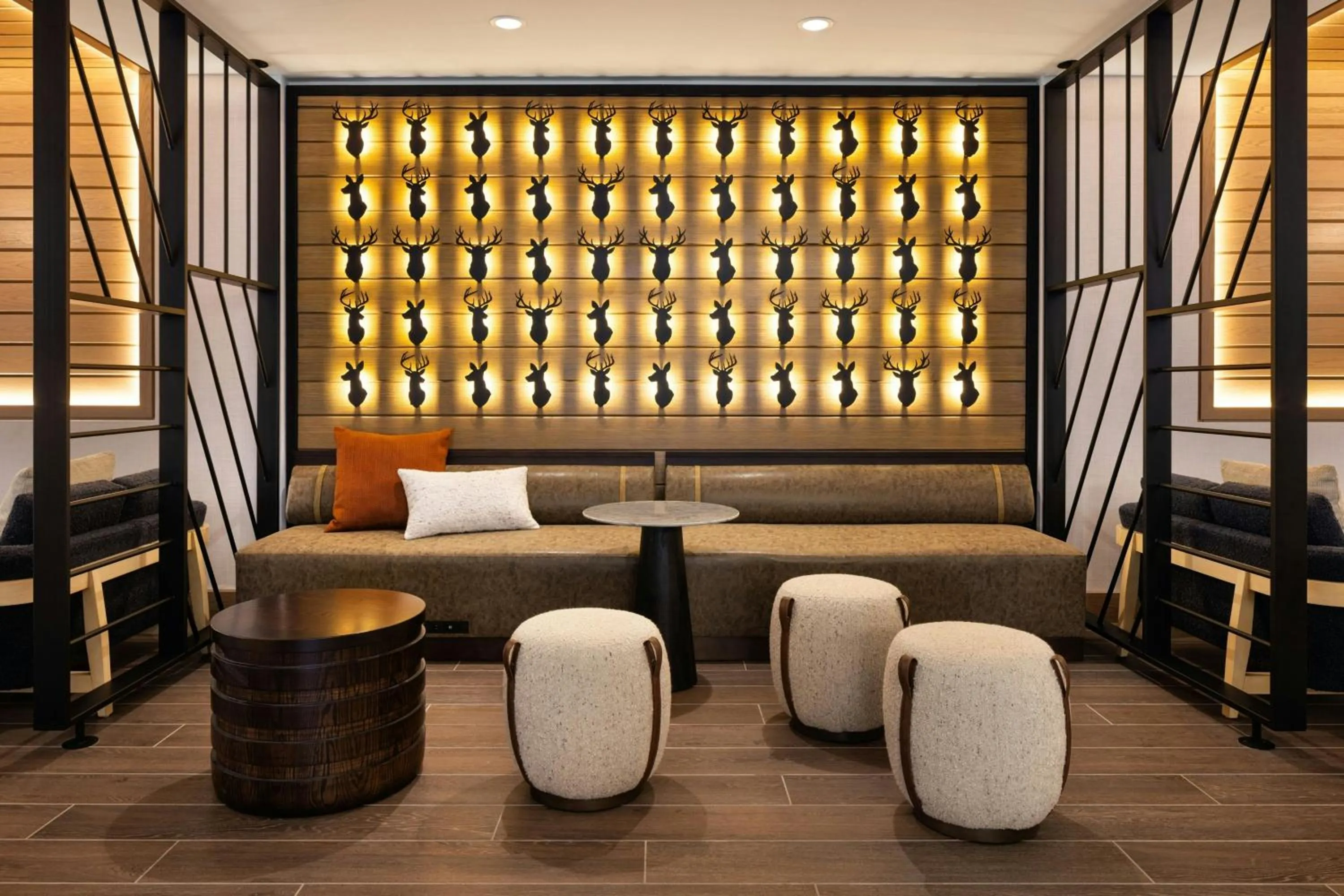 Lounge or bar in Oshkosh Marriott Waterfront Hotel & Convention Center